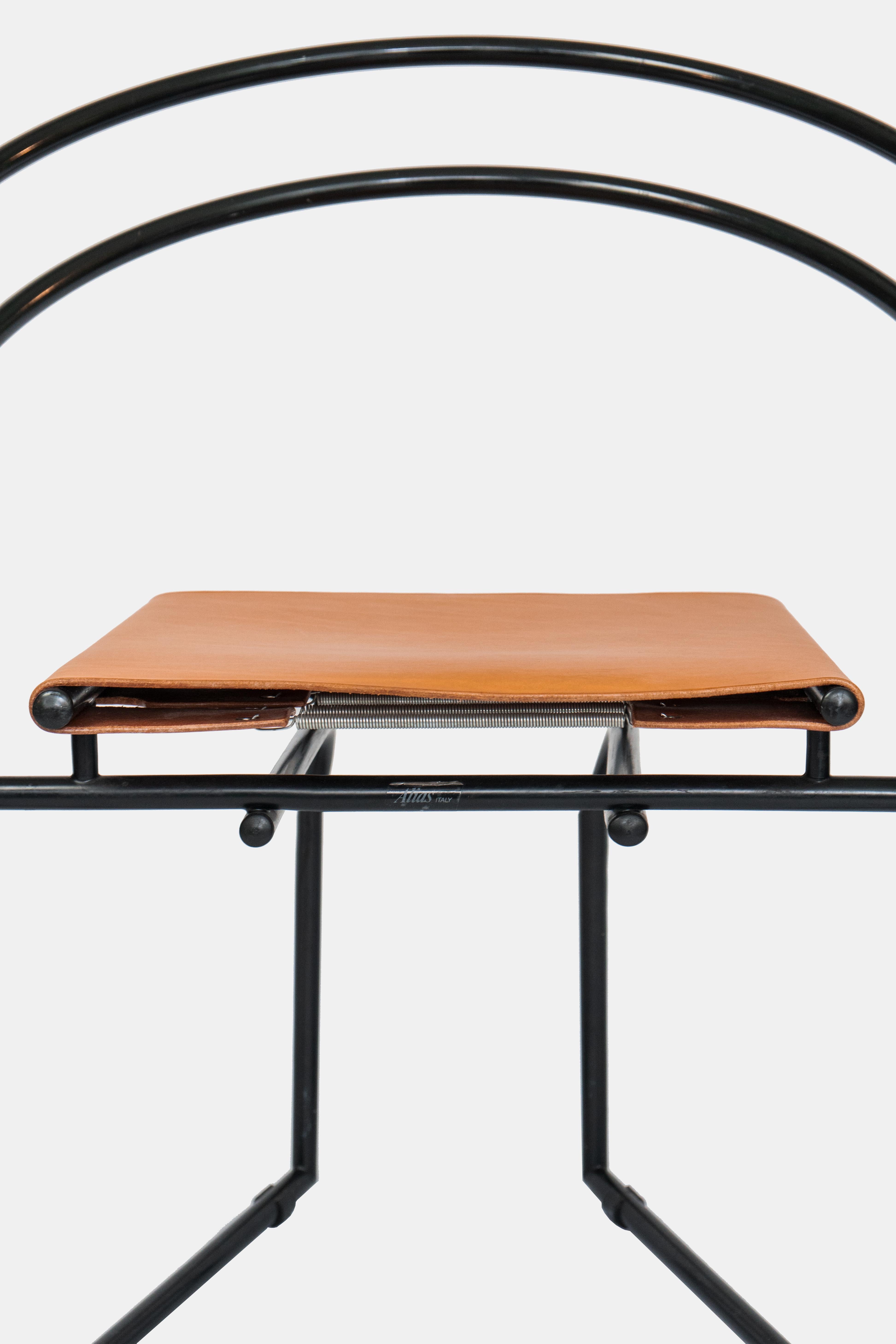 1987 Satz von vier Esszimmerstühlen La Tonda Mario Botta Italienisch Orange Leder Metall im Angebot 3