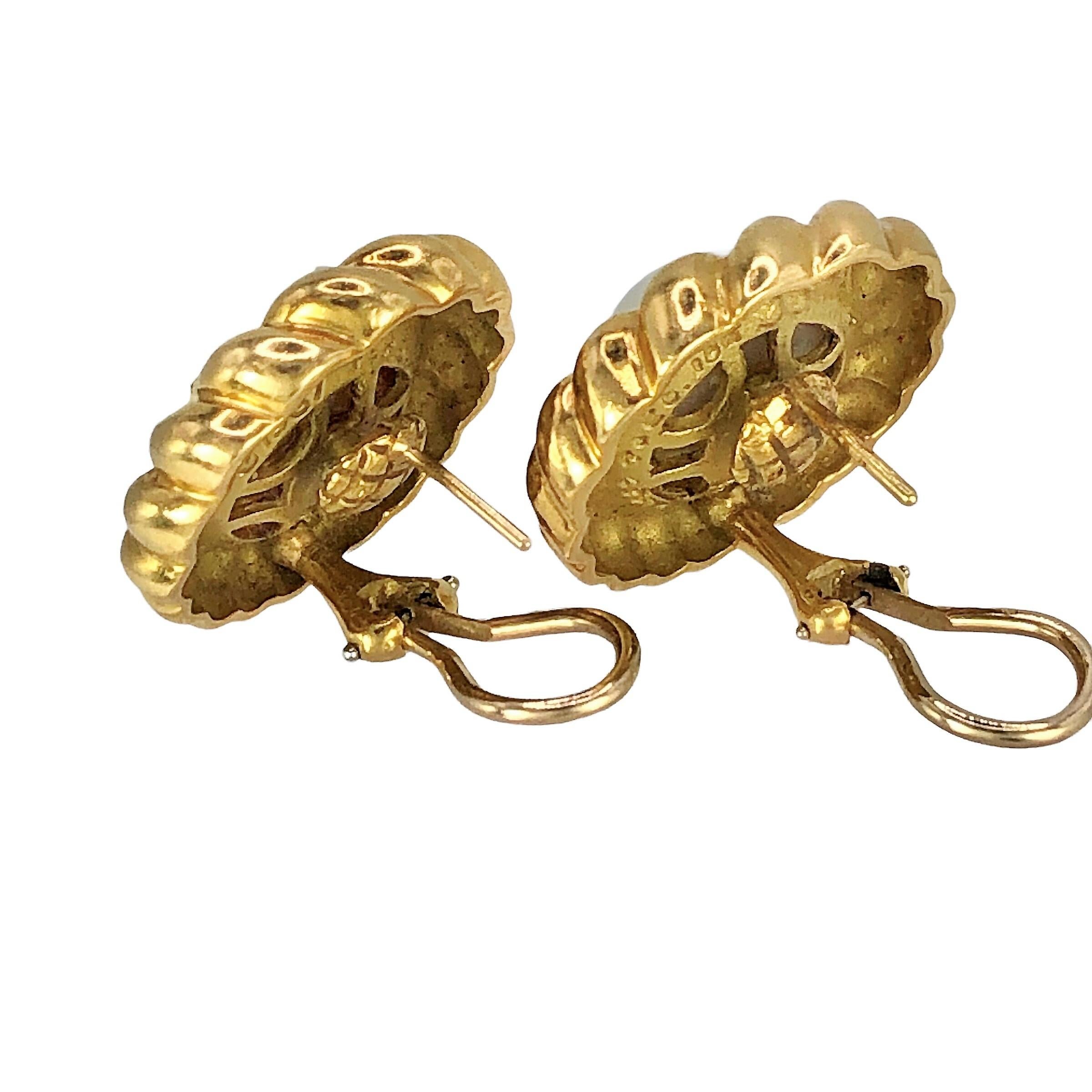 1987 Tiffany & Co. 18K Yellow Gold Twisted Rope Earrings with Mabe Pearl Centers In Good Condition In Palm Beach, FL