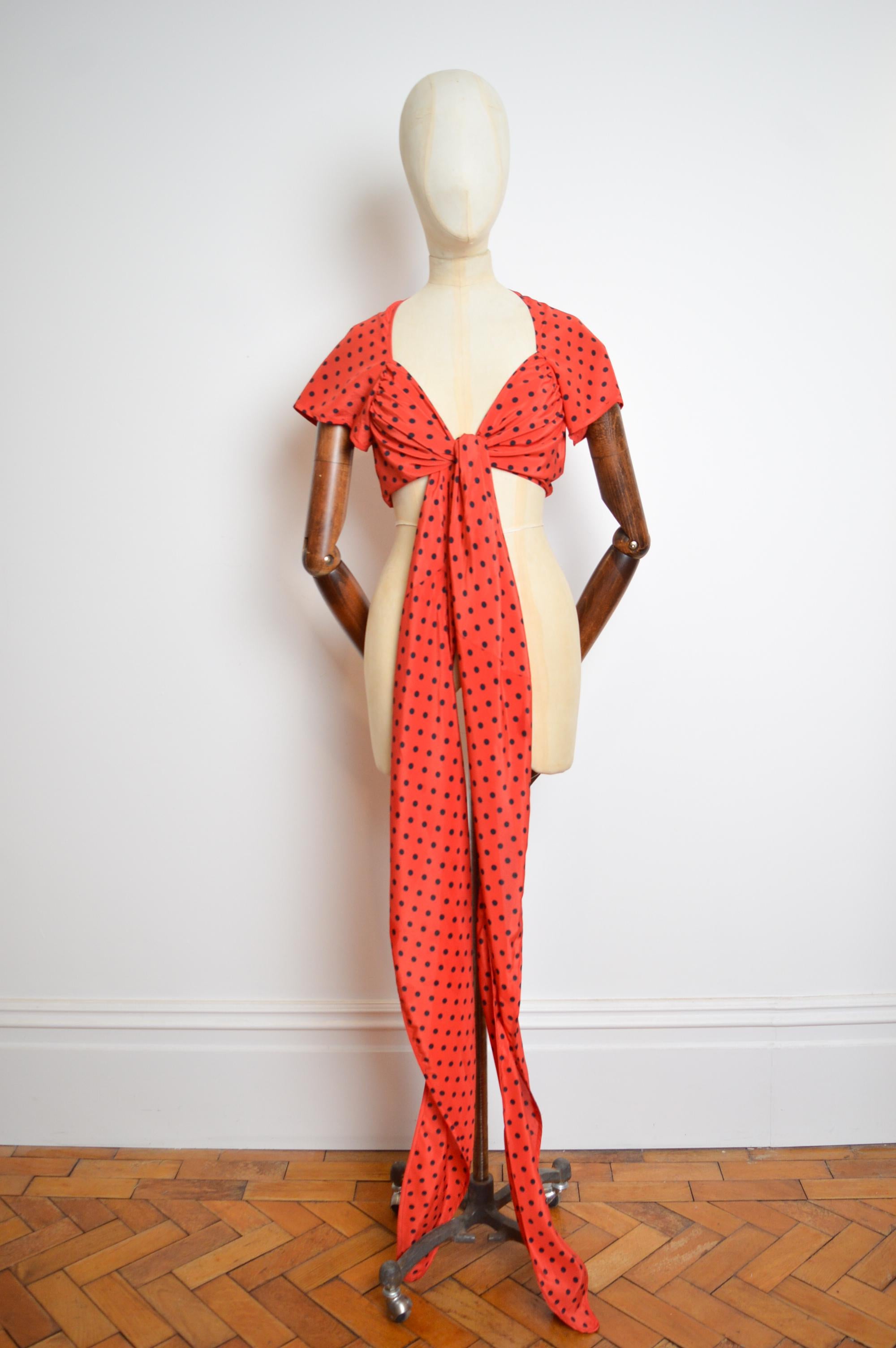 1988 Archival Moschino Runway Red & Black Polka Dot Crop top - Camicetta a portafoglio in vendita 6