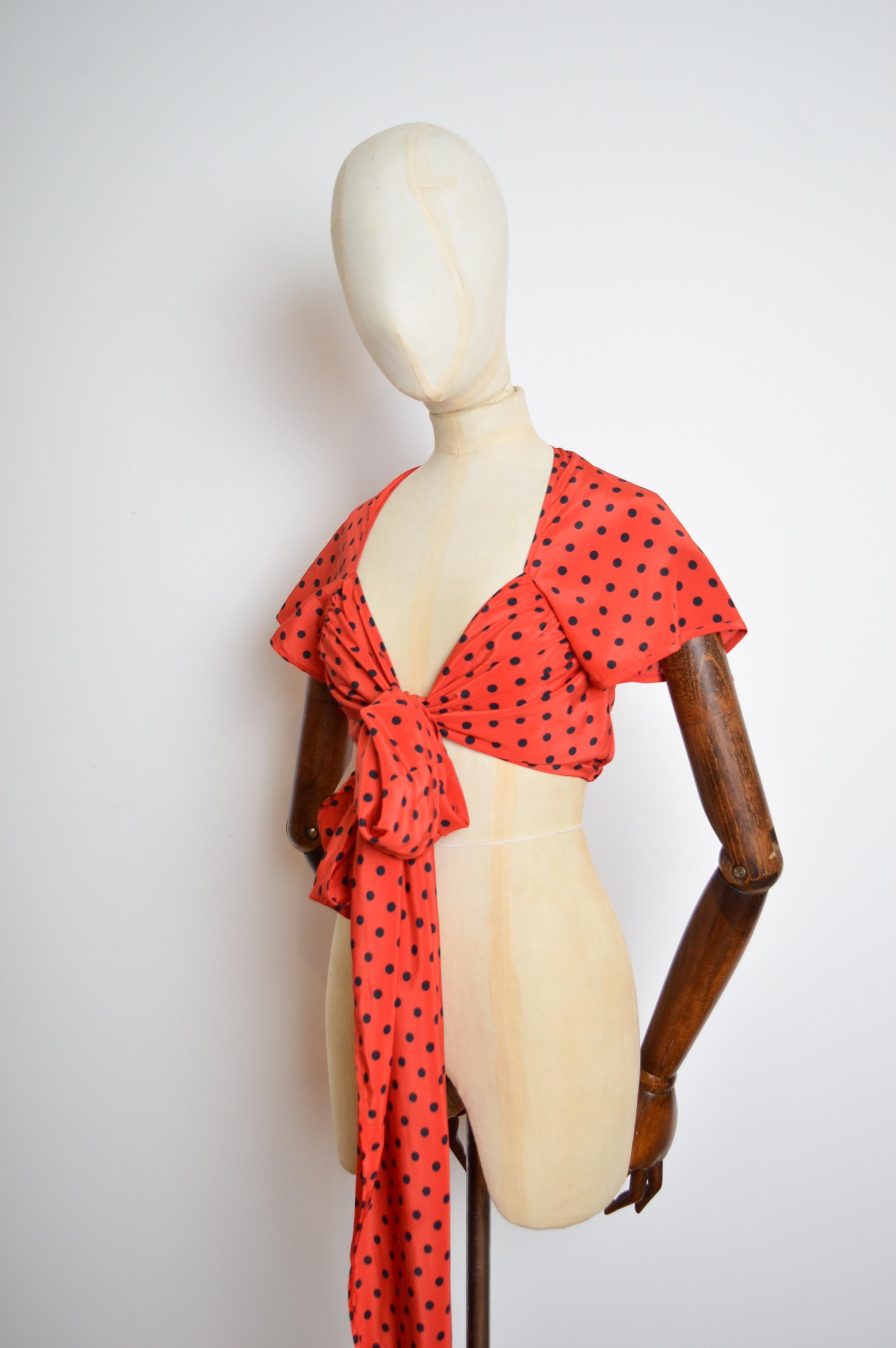 1988 Archival Moschino Runway Red & Black Polka Dot Crop top - Camicetta a portafoglio in vendita 3