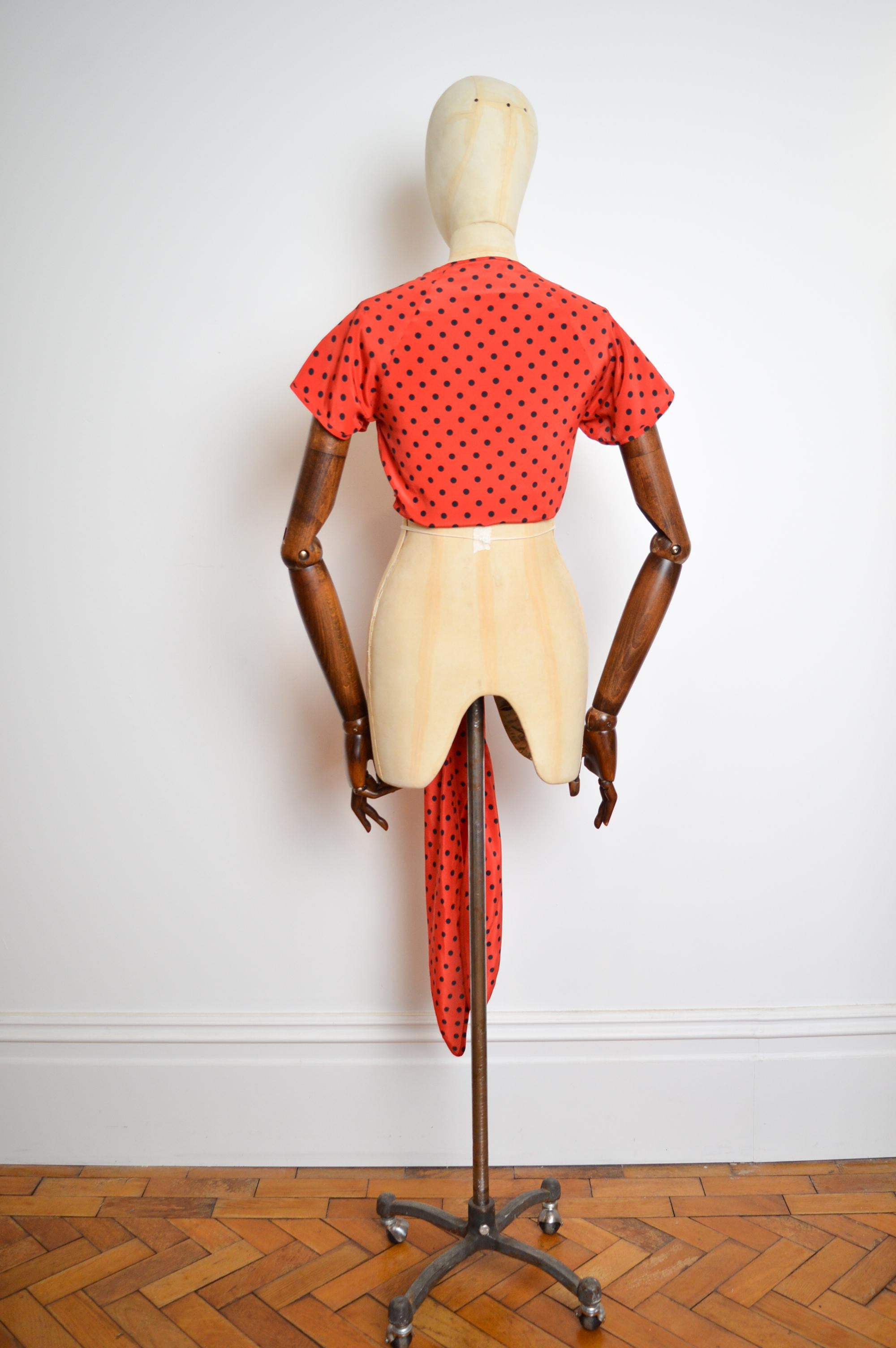 1988 Archival Moschino Runway Red & Black Polka Dot Crop top - Camicetta a portafoglio in vendita 4