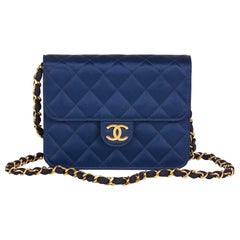 1988 Chanel Marineblau Gesteppt Satin Vintage Mini Klappe Tasche