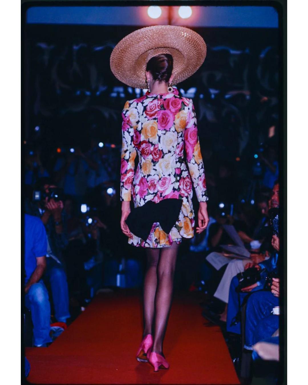 1988 Documentato Abito Christian Lacroix Stampa Rose in vendita 6