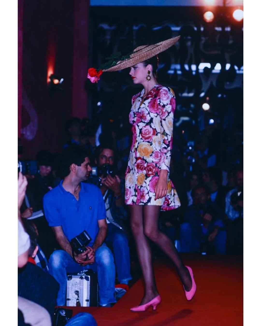 1988 Documentato Abito Christian Lacroix Stampa Rose in vendita 7