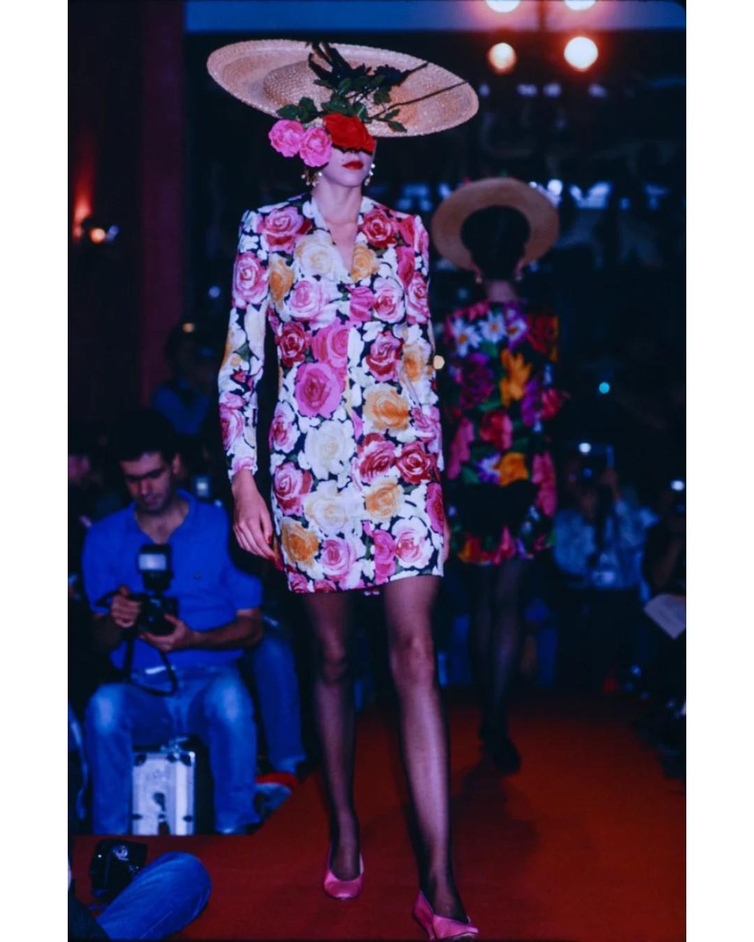 1988 Documentato Abito Christian Lacroix Stampa Rose in vendita 8