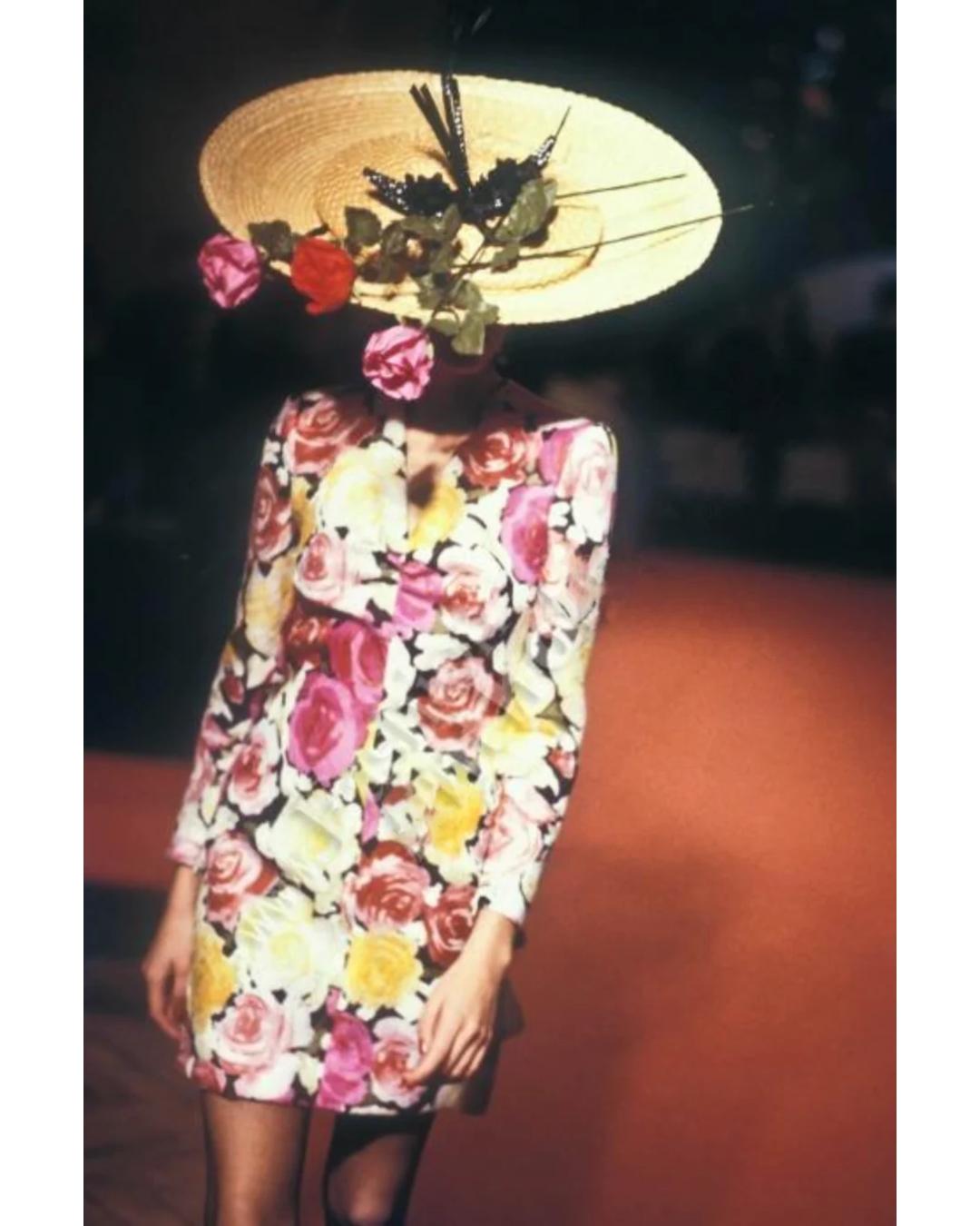1988 Documentato Abito Christian Lacroix Stampa Rose in vendita 9