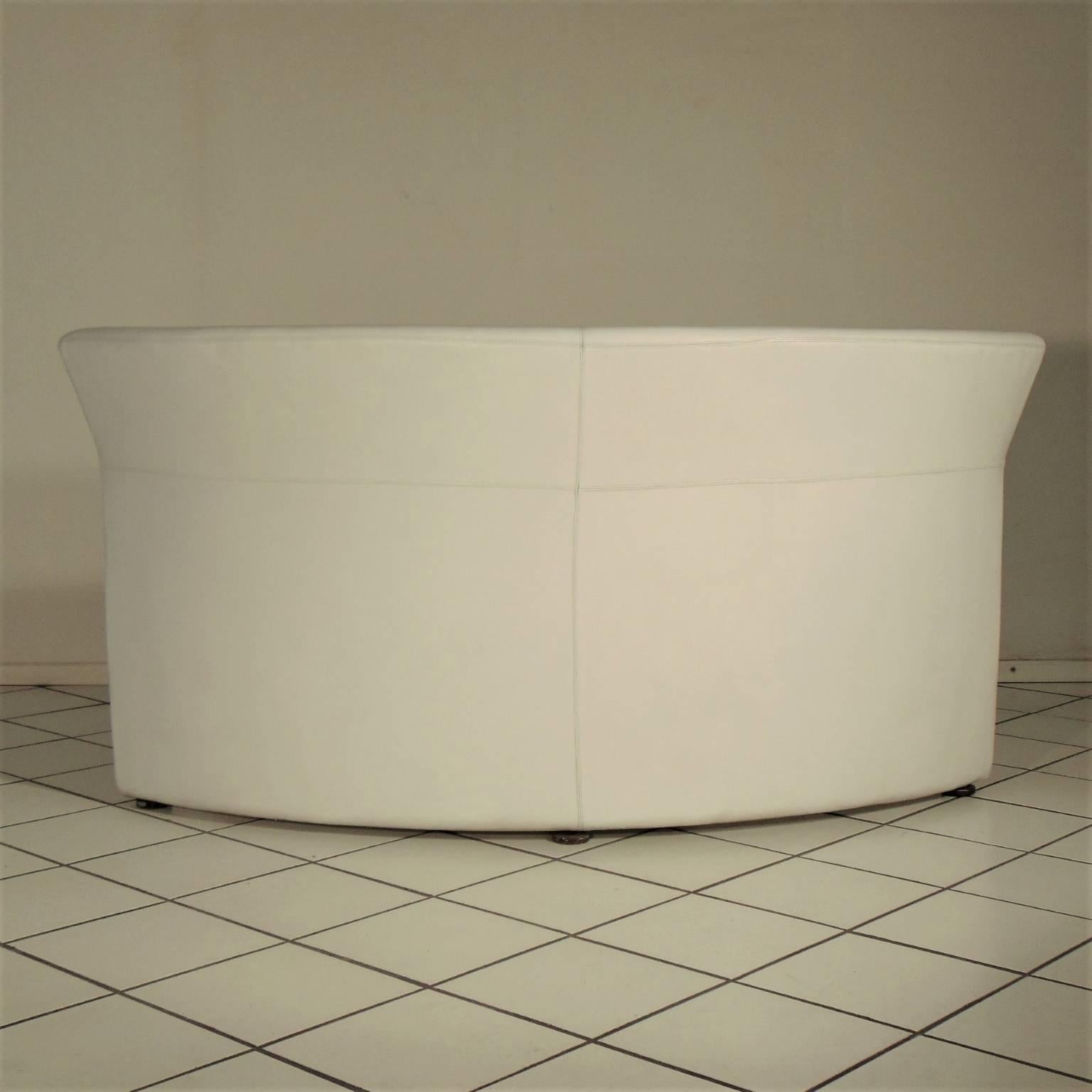 1988 Loveseat Weißes Leder von Walter Leeman Memphis Style, Sormani, Italien (Gefärbt) im Angebot