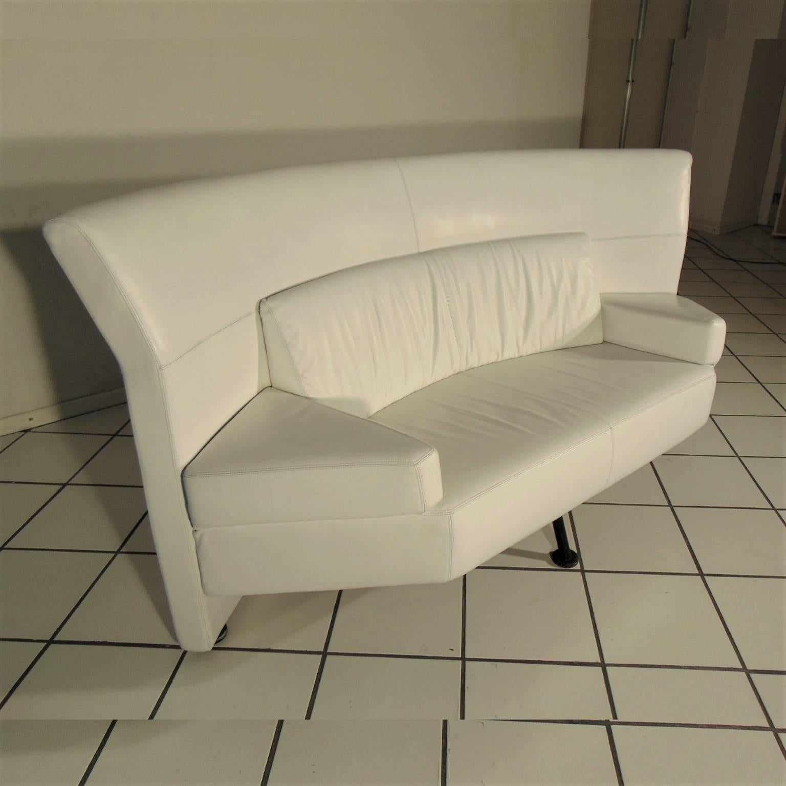 1988 Loveseat White Leather by Walter Leeman Memphis Style, Sormani, Italy In Good Condition For Sale In Arosio, IT