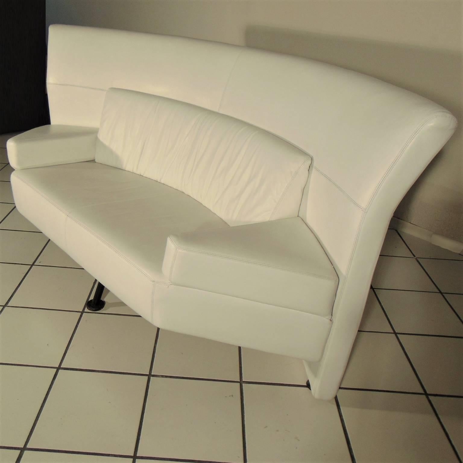 Late 20th Century 1988 Loveseat White Leather by Walter Leeman Memphis Style, Sormani, Italy For Sale