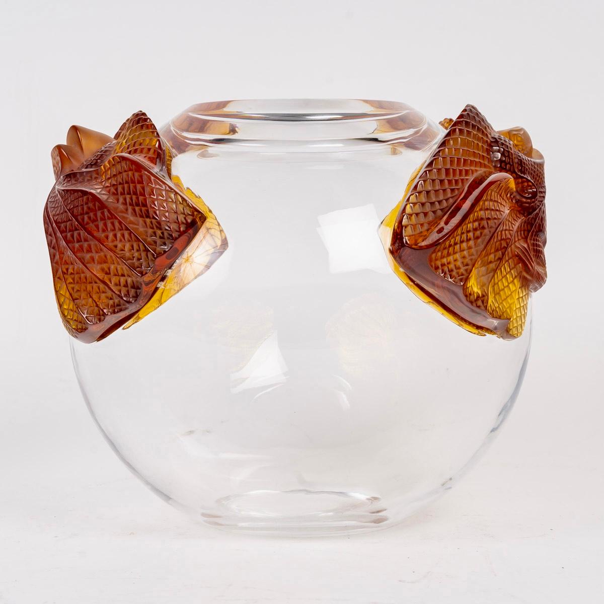 Vase “Erimaki” made in clear and amber crystal by Marie-Claude Lalique in 1988.
Engraved signature.

Perfect condition. Rare and impressive model.

height: 23 cm
diameter: 28 cm