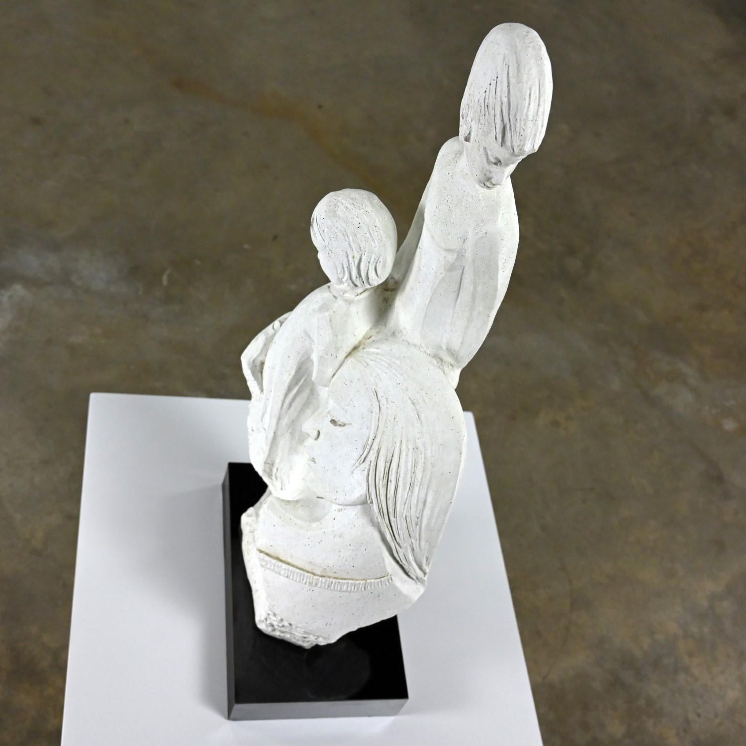 Sculpture moderne « A Mothers Love » de David Fisher pour Austin Productions, 1988 en vente 5