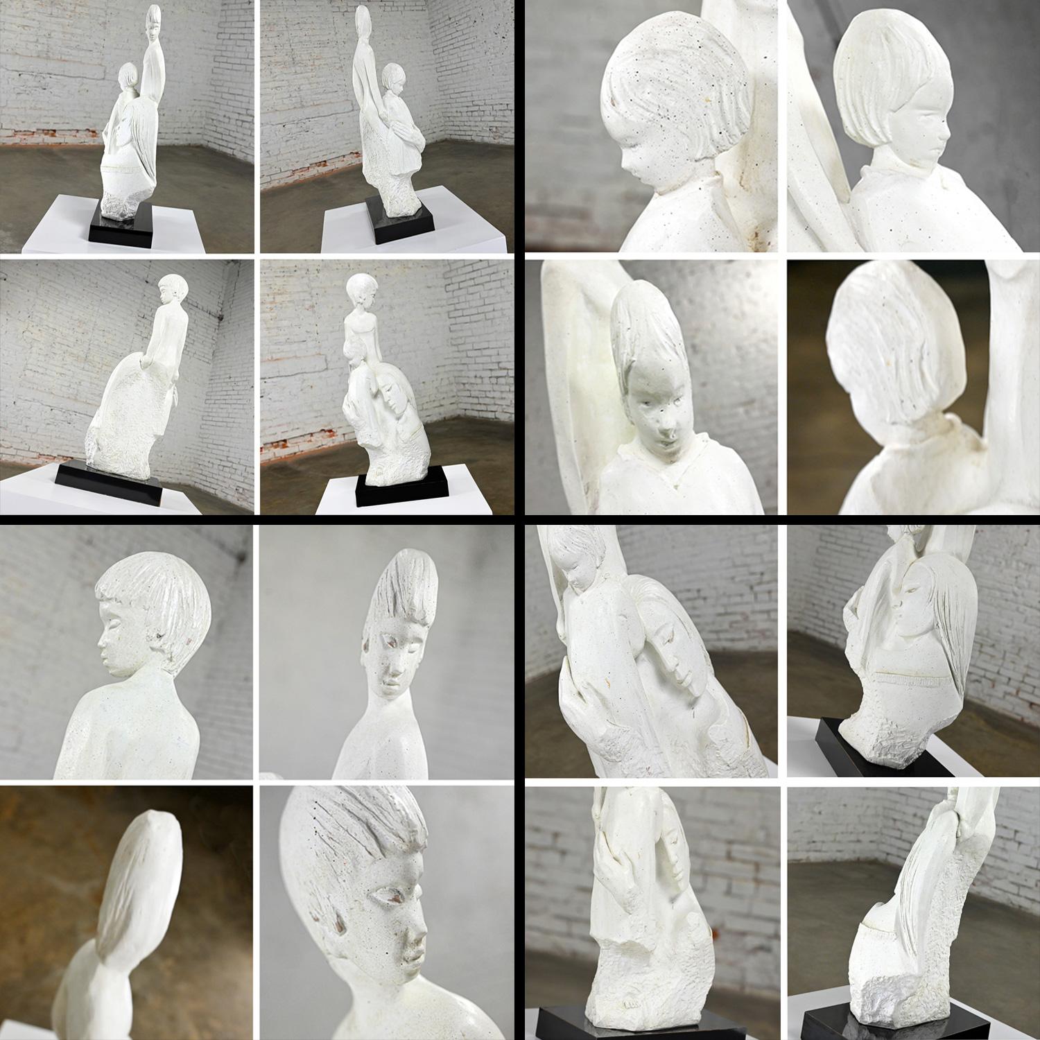 Sculpture moderne « A Mothers Love » de David Fisher pour Austin Productions, 1988 en vente 7