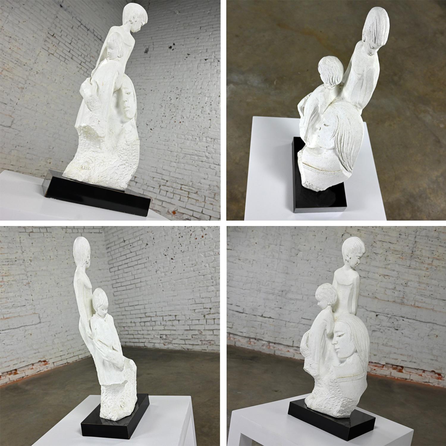Sculpture moderne « A Mothers Love » de David Fisher pour Austin Productions, 1988 en vente 9