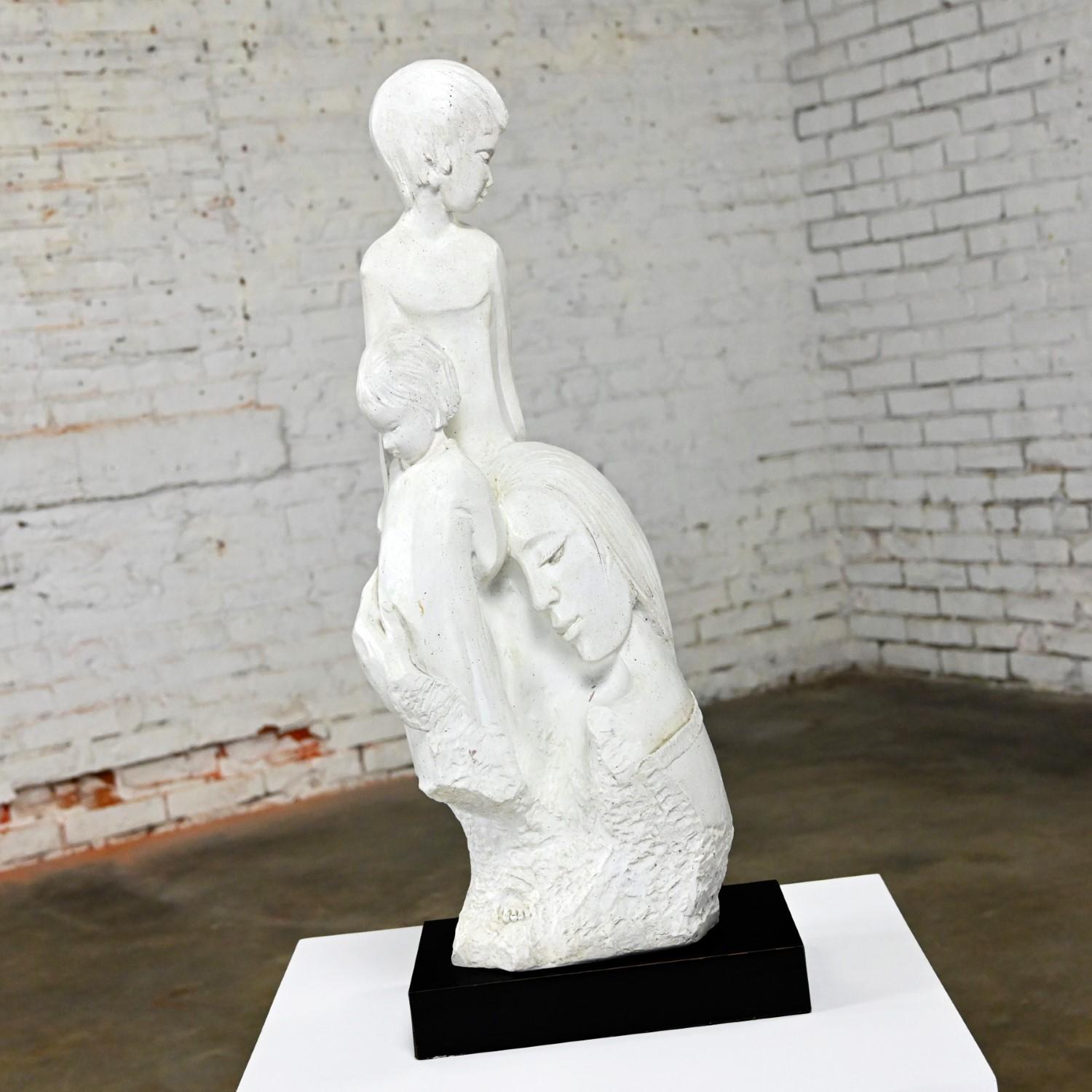 Sculpture moderne « A Mothers Love » de David Fisher pour Austin Productions, 1988 en vente 11