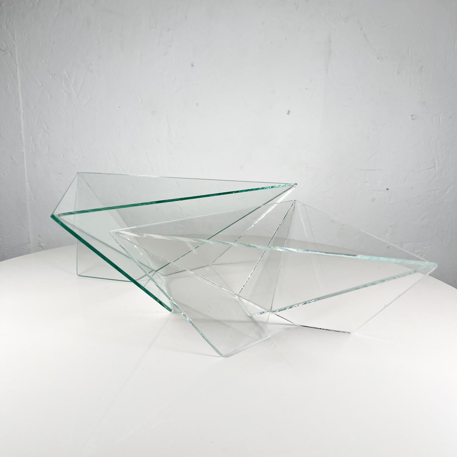 1988 Dramatically Sharp Modern glass art bowl John Seitz 
Pyramid Triangle Art Form
Measures: Large 4.38 tall x 11.78 each side Smaller 3.25 tall x 9.5 each side
Signed Seitz, 1988
Preowned Original vintage condition.
See all images provided.
 