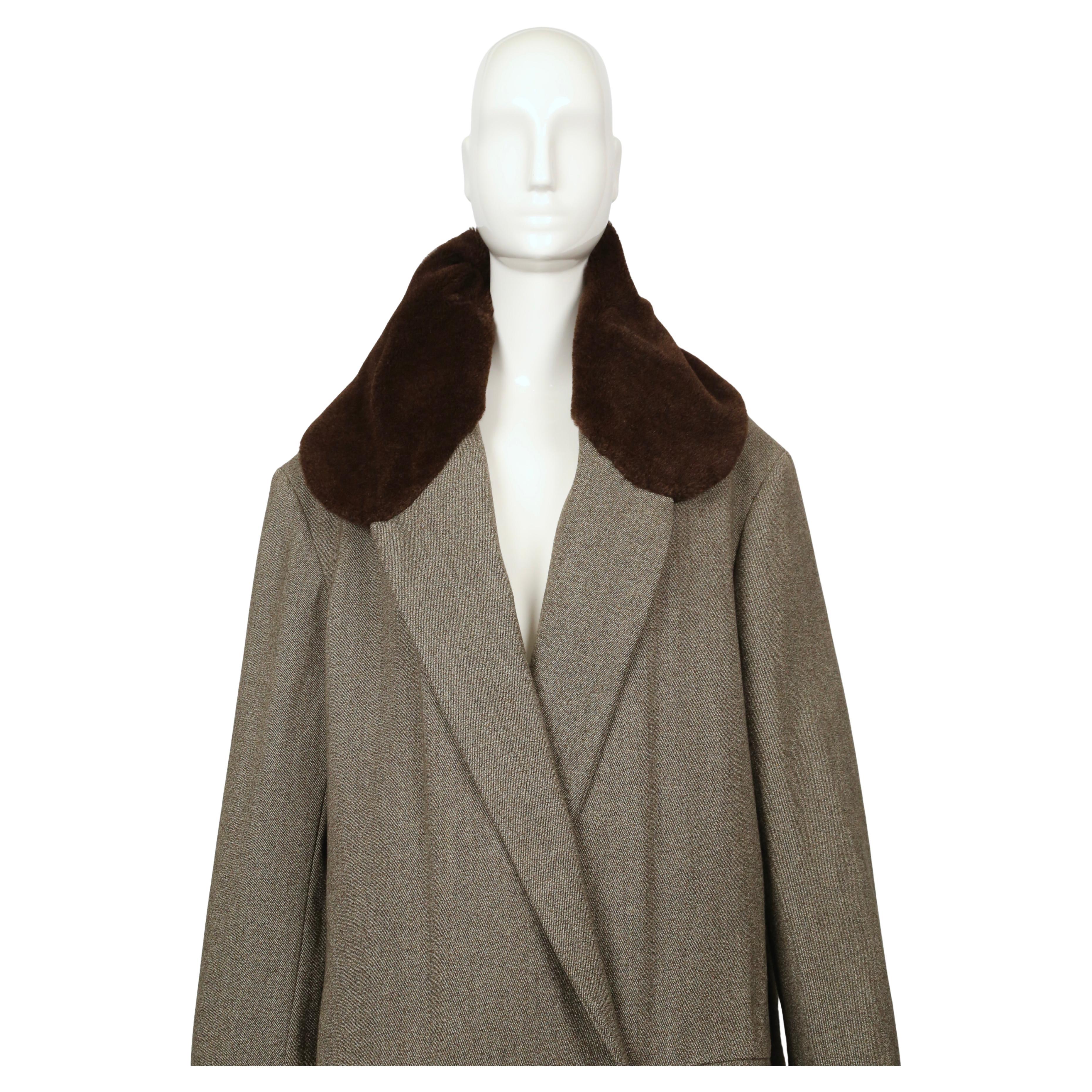 1988 ROMEO GIGLI Wollmantel in Übergröße mit Mohairkragen (Braun) im Angebot