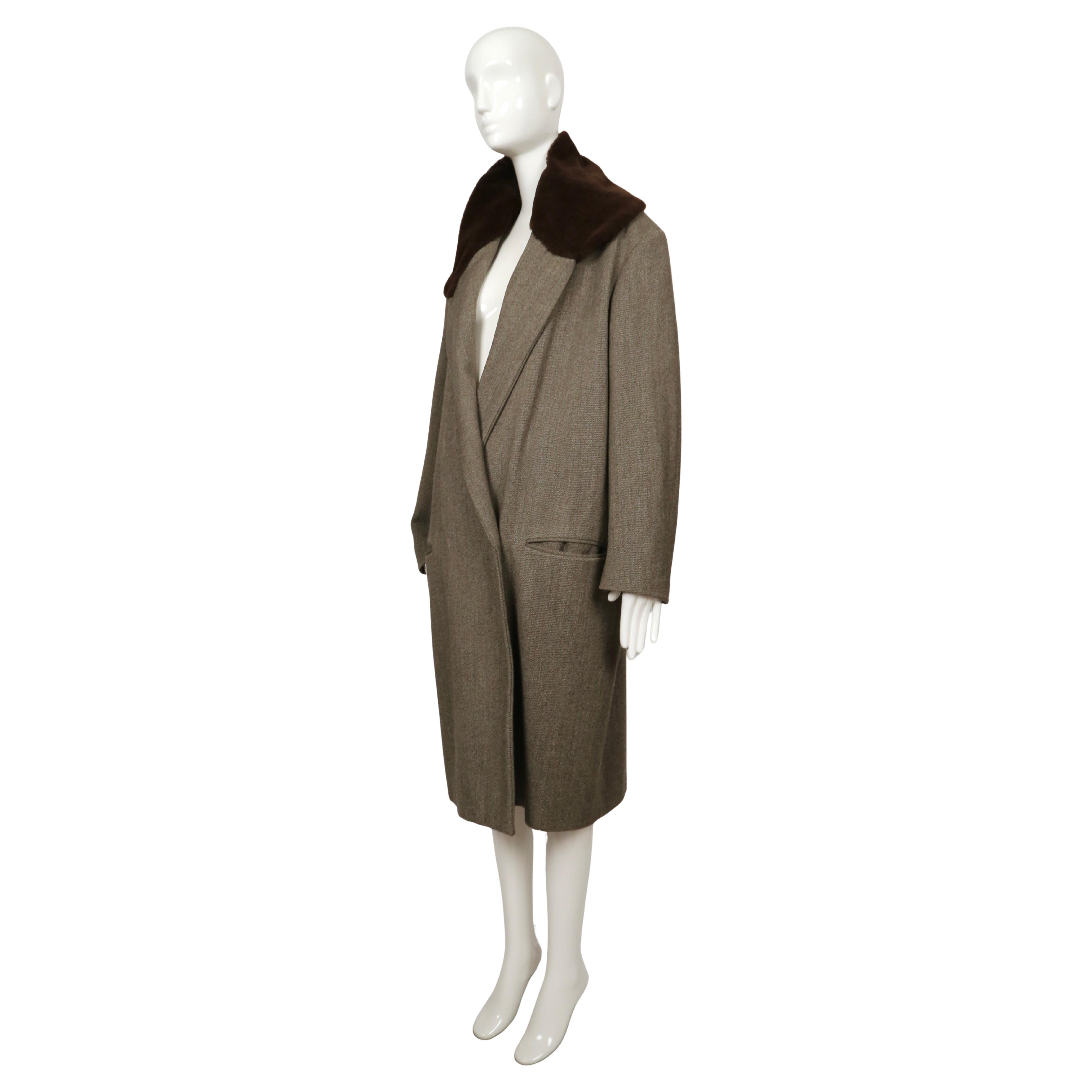 1988 ROMEO GIGLI Wollmantel in Übergröße mit Mohairkragen im Angebot 1