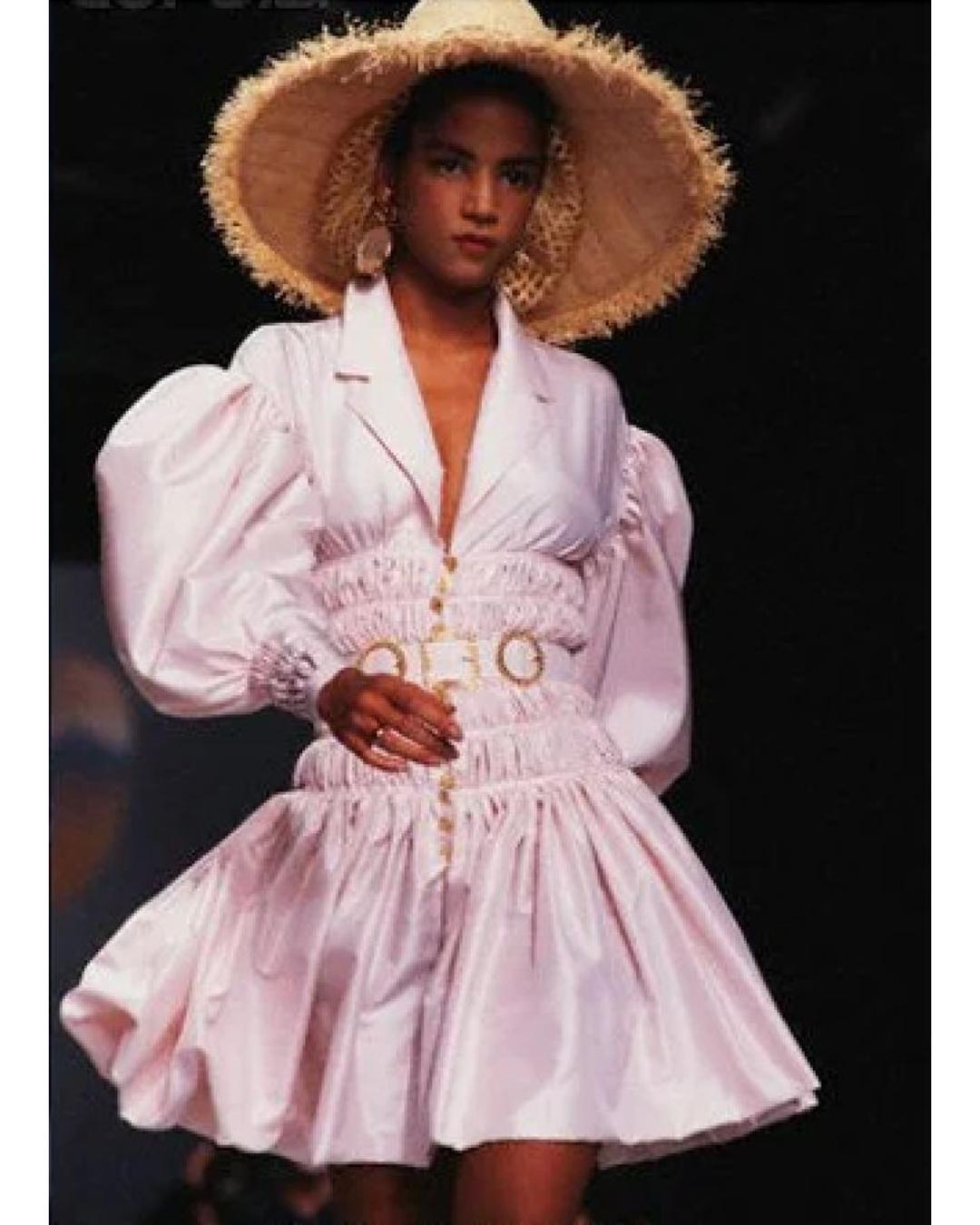 1988 Runway Chanel Cream Silk Pleated Dress with Belt 3