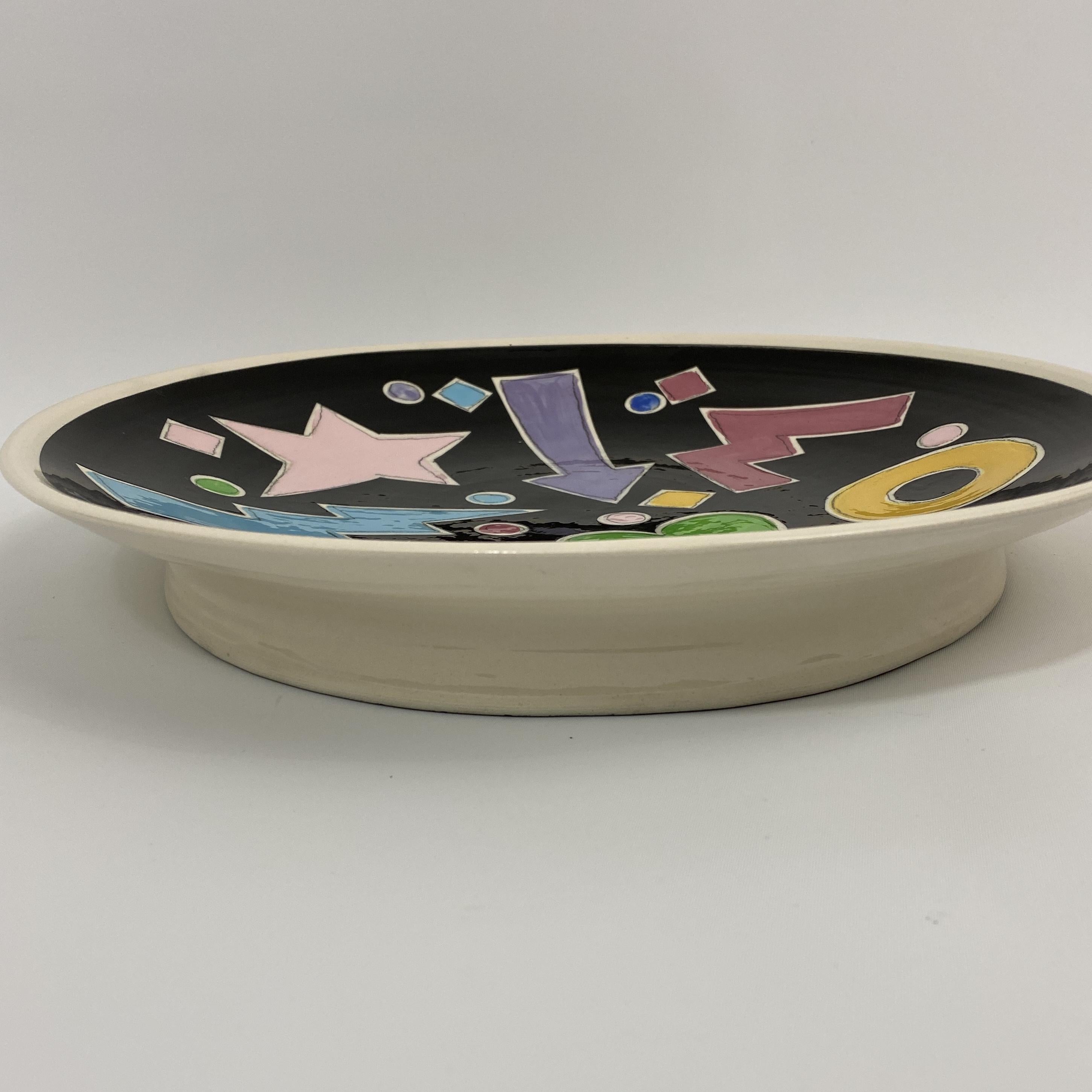 1988 Ted Saito Signed Artist Studio Pottery Pop Art Dish In Good Condition For Sale In Westfield, NJ