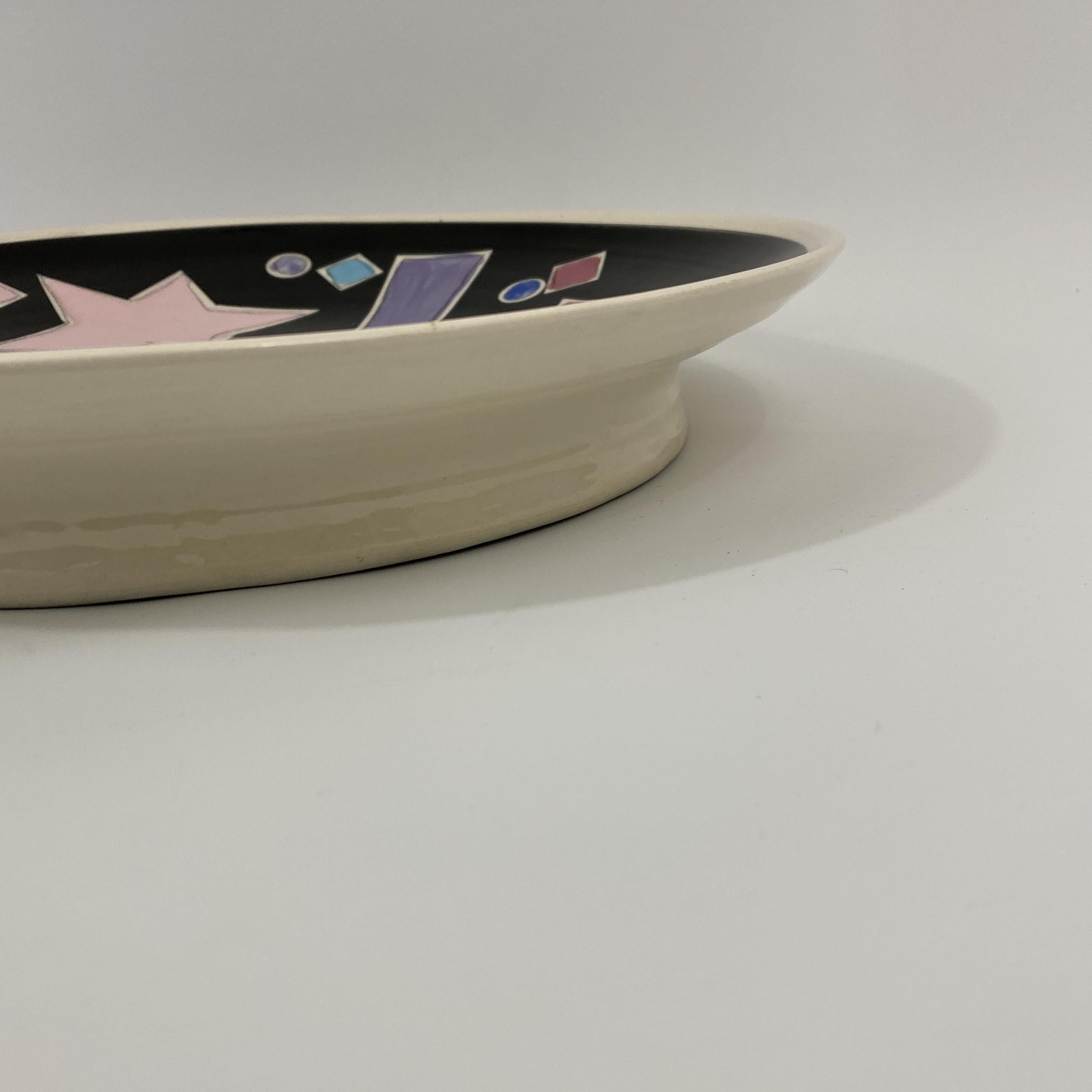 1988 Ted Saito Signed Artist Studio Pottery Pop Art Dish In Good Condition For Sale In Westfield, NJ
