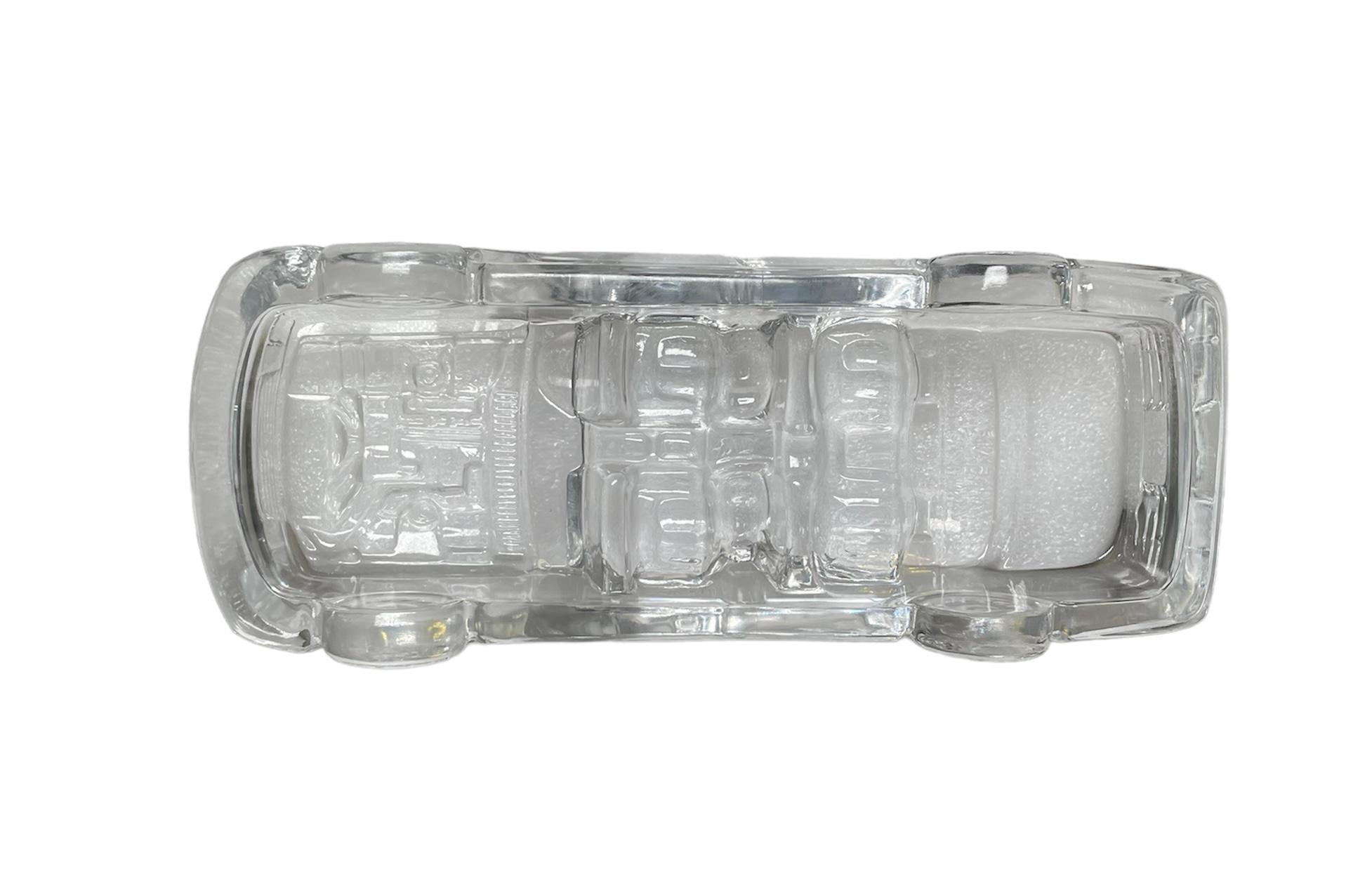 1989-90’s Clear Crystal Lexus LS 400 Car Paperweight In Good Condition For Sale In Guaynabo, PR