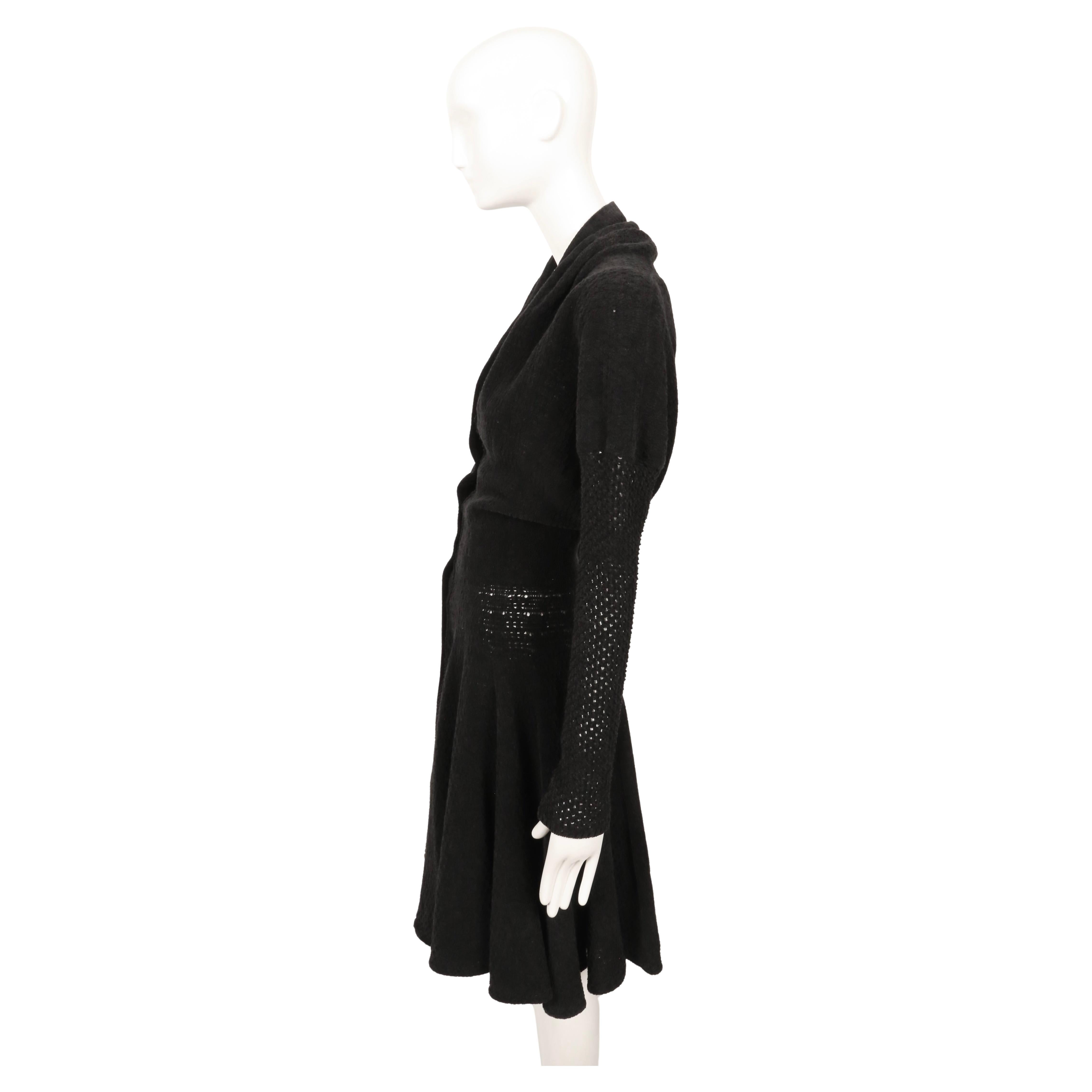 1989 AZZEDINE ALAIA vestido de chenilla negro RUNWAY en venta 5