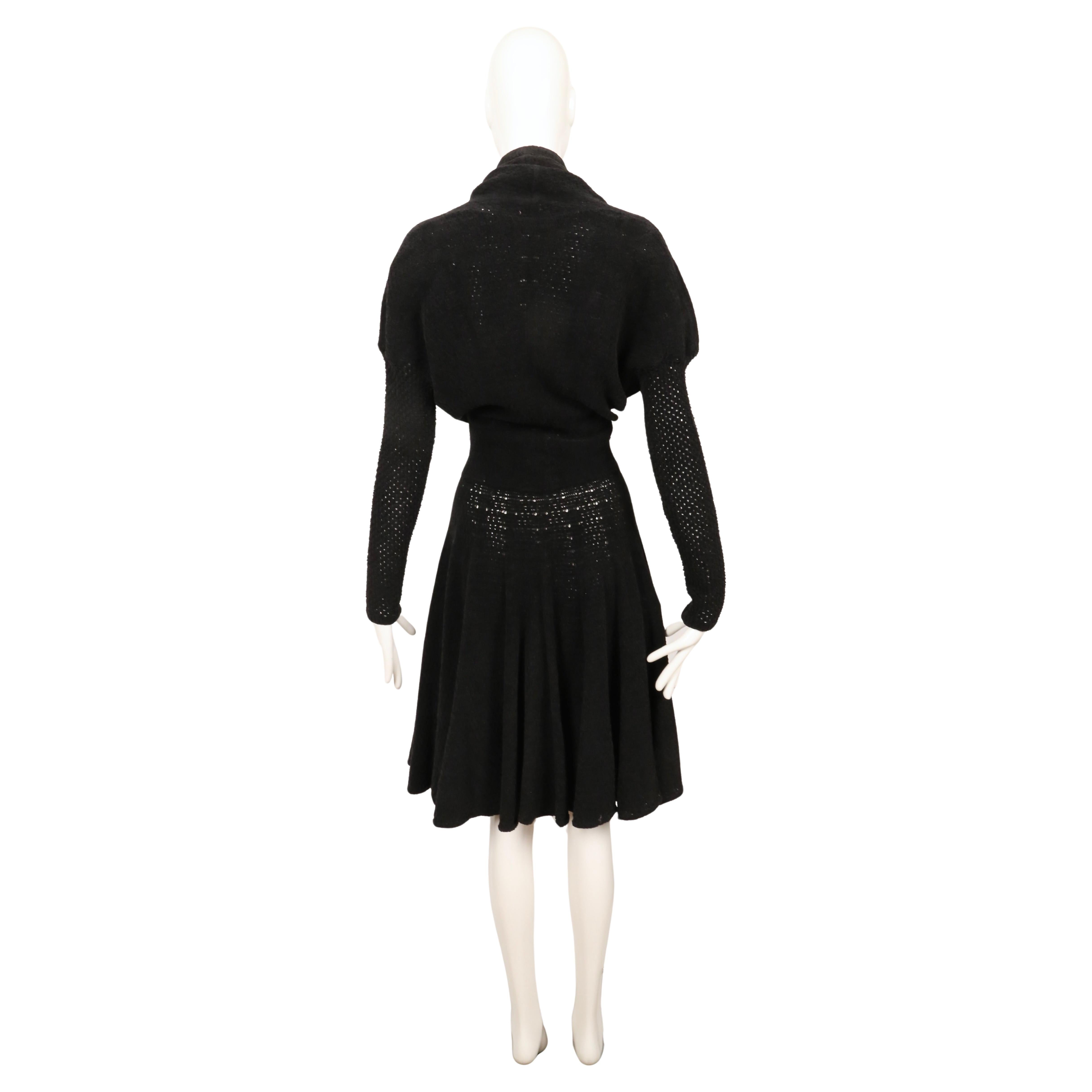 1989 AZZEDINE ALAIA vestido de chenilla negro RUNWAY en venta 7