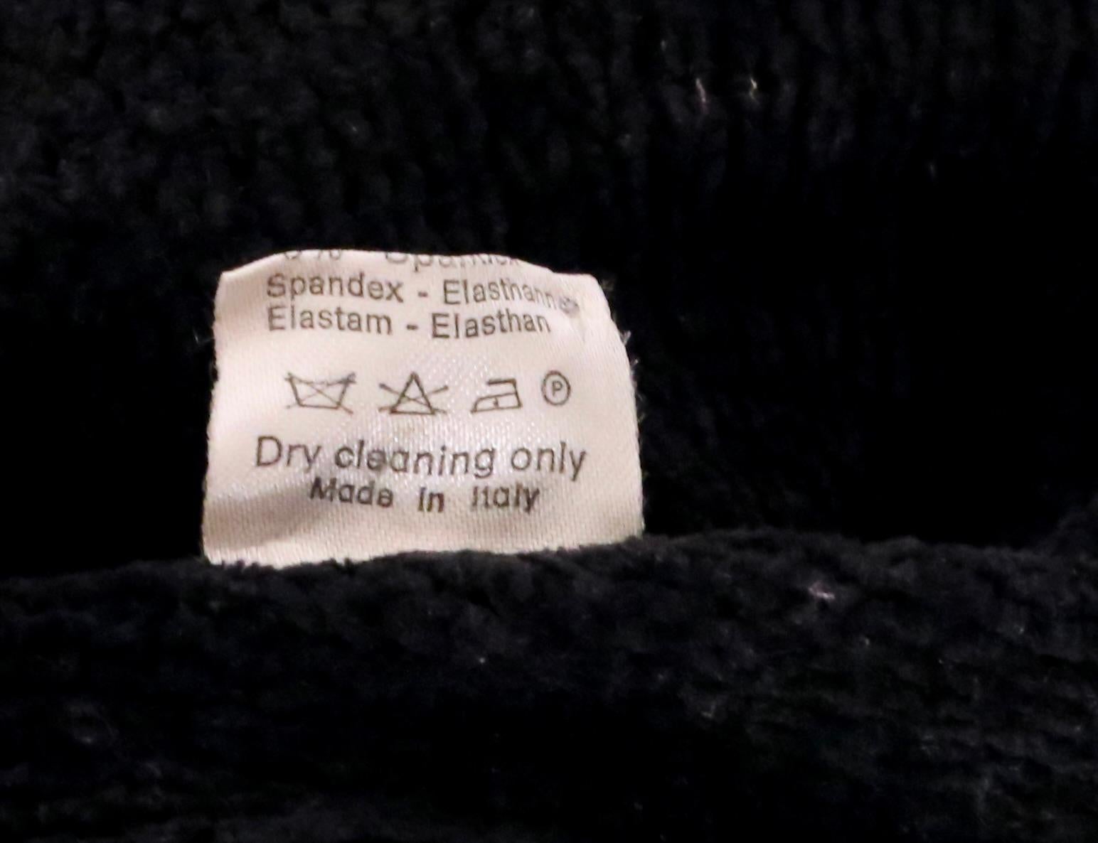 1989 AZZEDINE ALAIA vestido de chenilla negro RUNWAY en venta 10