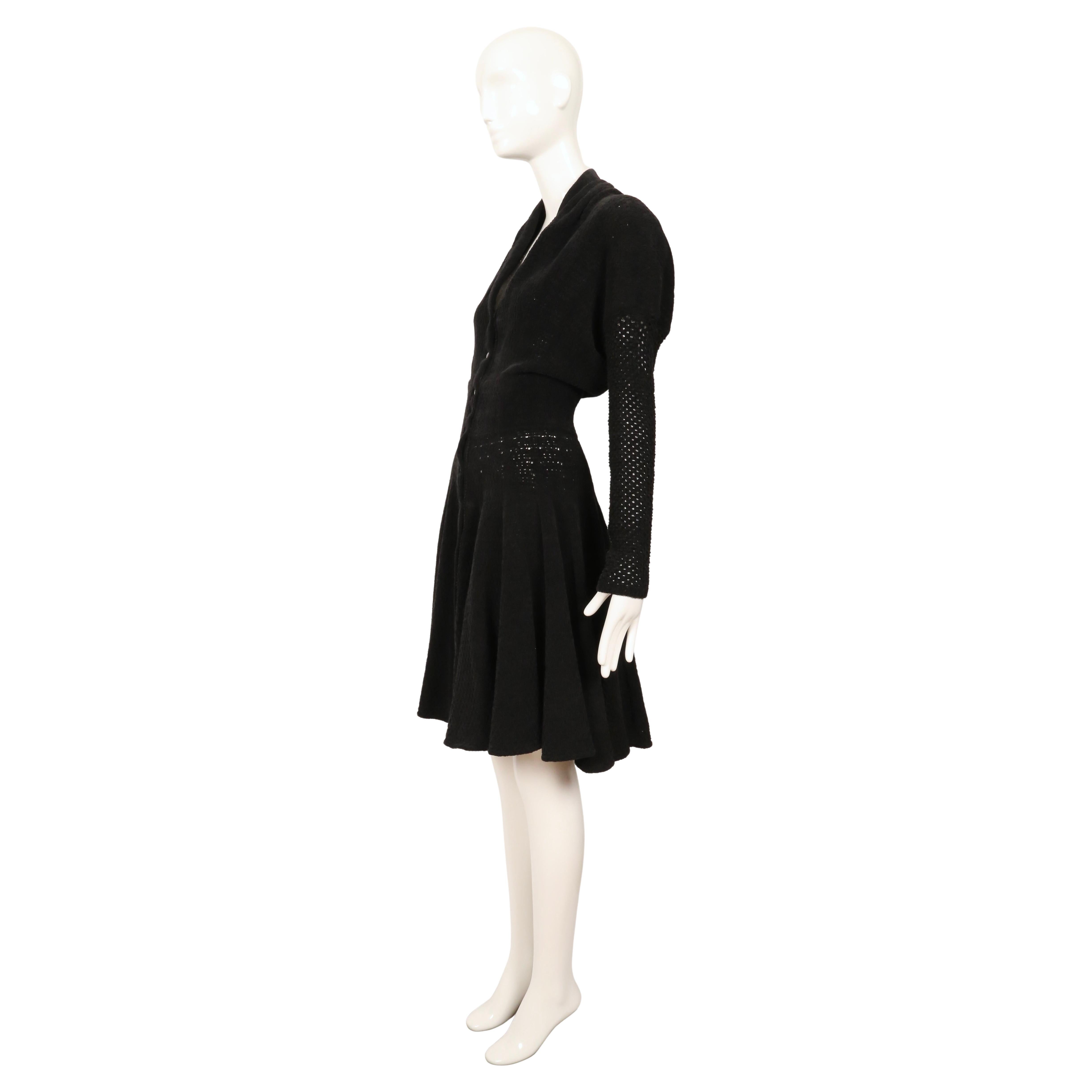 1989 AZZEDINE ALAIA vestido de chenilla negro RUNWAY en venta 4