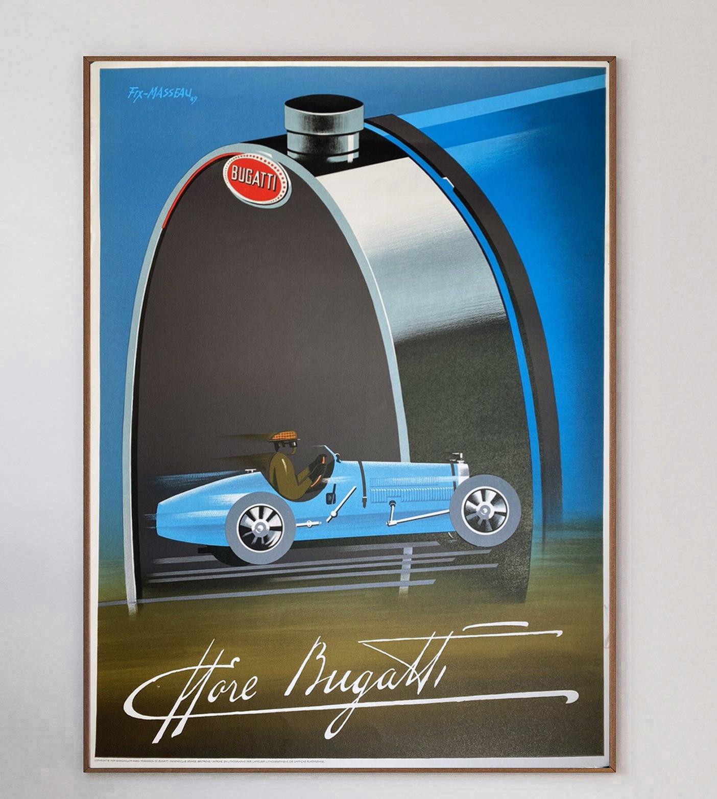 Wunderschönes Art-déco-Plakat von Fix-Masseau für Bugatti. Diese Steinlithographie wurde 1989 gedruckt und zeigt einen rasenden Bugatti, der in fantastischem Stil gefahren wird. Der deutsch-französische Hersteller von Hochleistungsfahrzeugen wurde