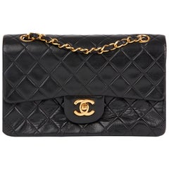 1989 Chanel Schwarz gesteppte Lammfell Vintage kleine klassische Doppelklappe Tasche