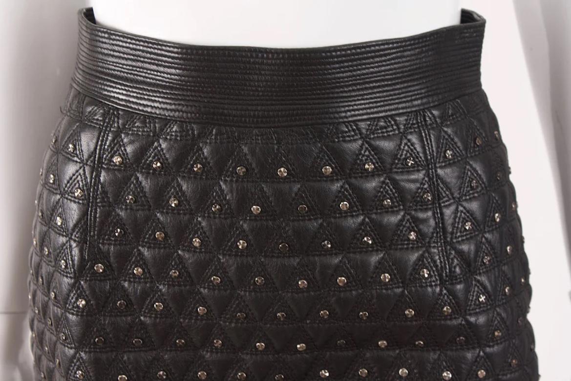 Women's 1989 F/W Gianni Versace Black Leather Quilted Skirt w/Silvertone Stud Motif For Sale