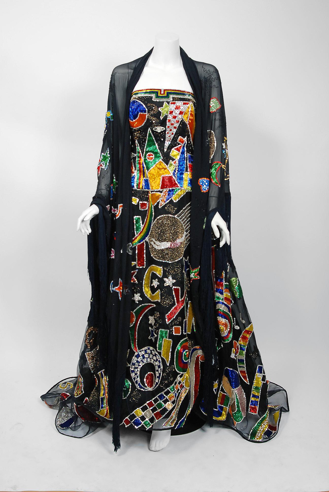 Vintage 1989 Gianni Versace Haute Couture Beaded Circus Novelty Gown and Shawl In Good Condition For Sale In Beverly Hills, CA