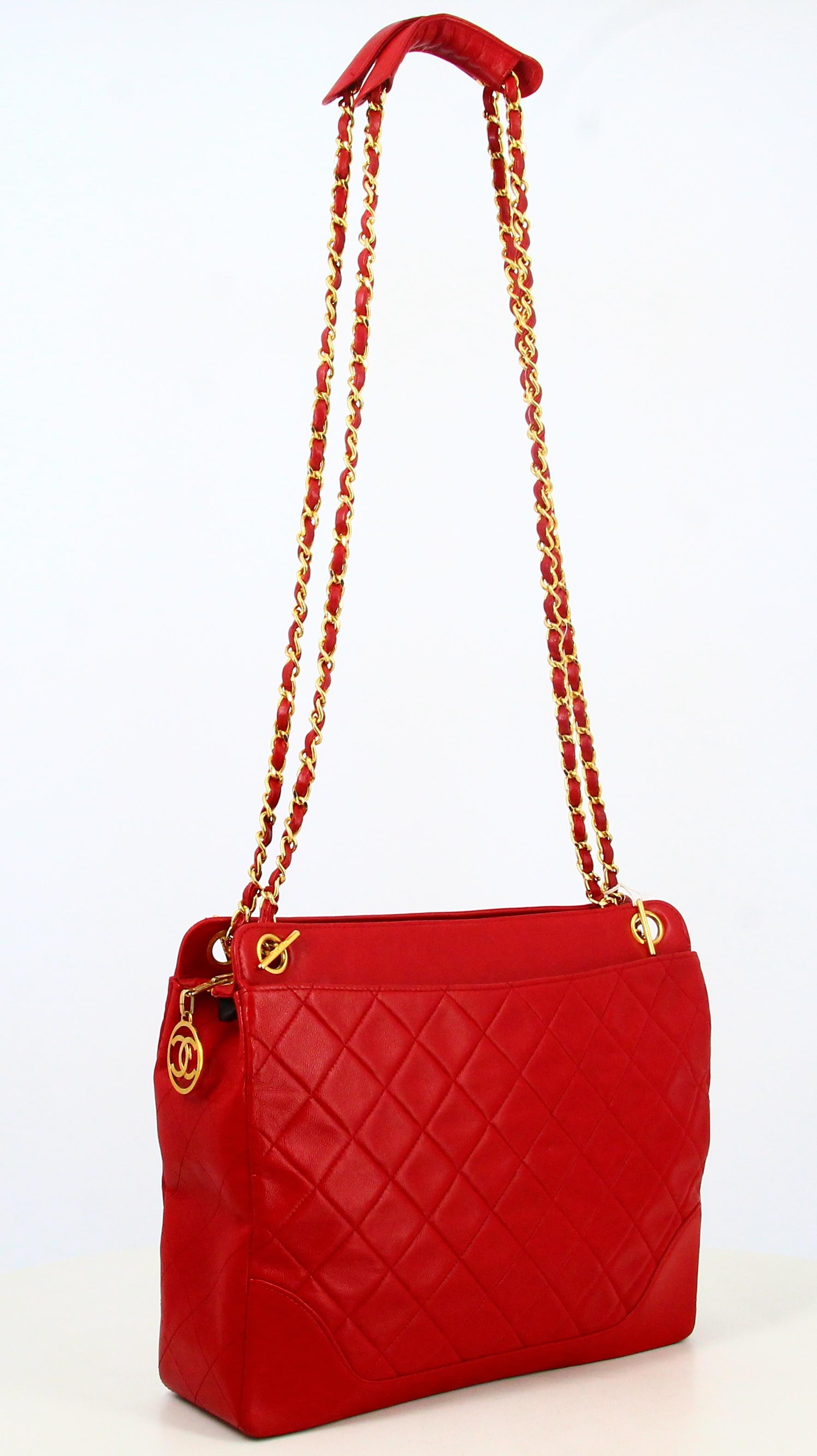 1989 Handbag Chanel quilted leather Red  In Good Condition In PARIS, FR