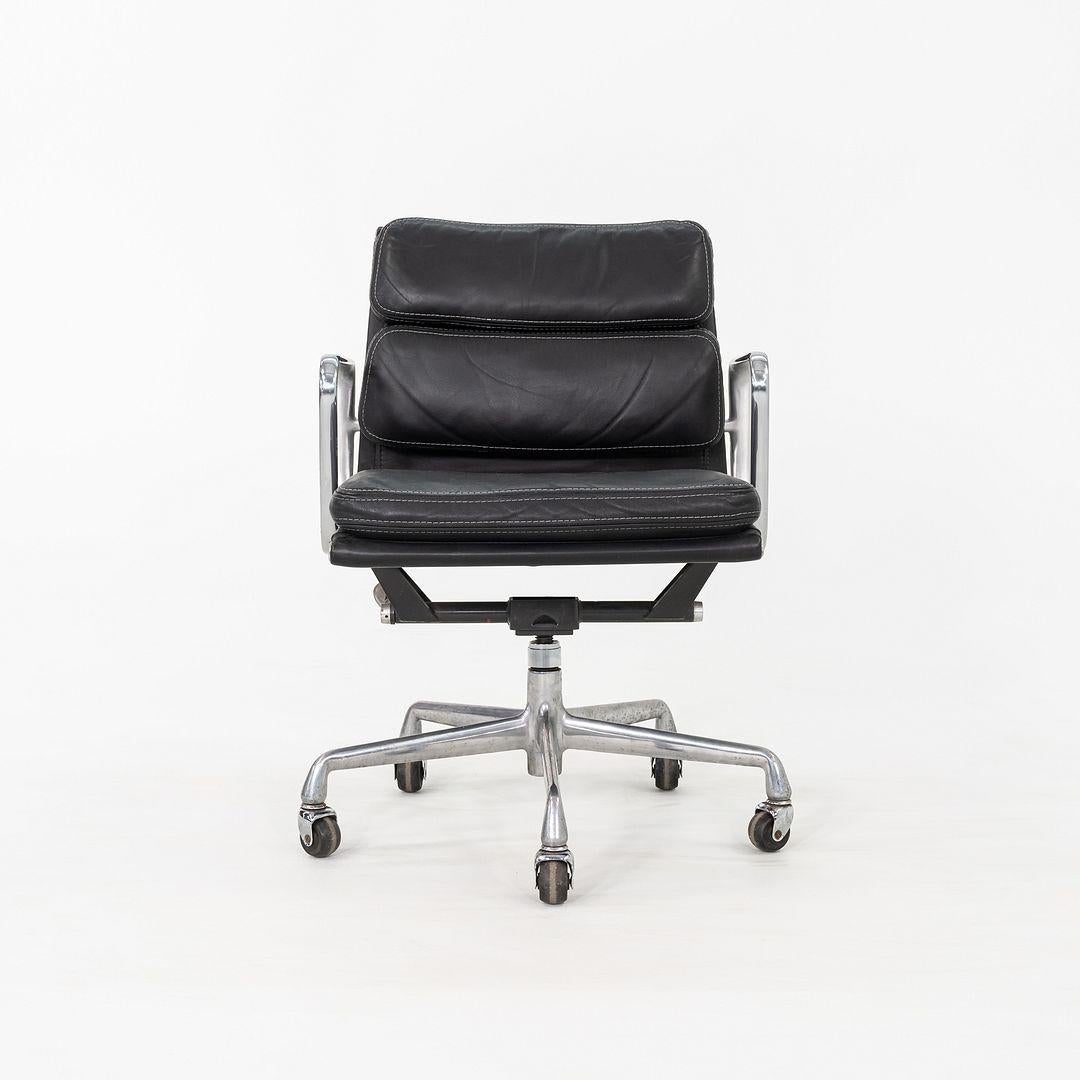 1989 Herman Miller Eames Soft Pad Management Desk Chair in pelle nera In condizioni buone in vendita a Philadelphia, PA
