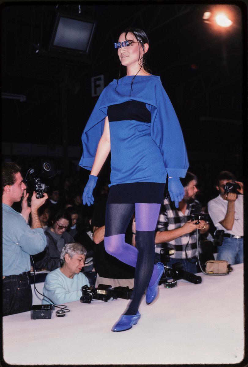 Women's 1989 ISSEY MIYAKE black and bright blue knit summer RUNWAY dress For Sale