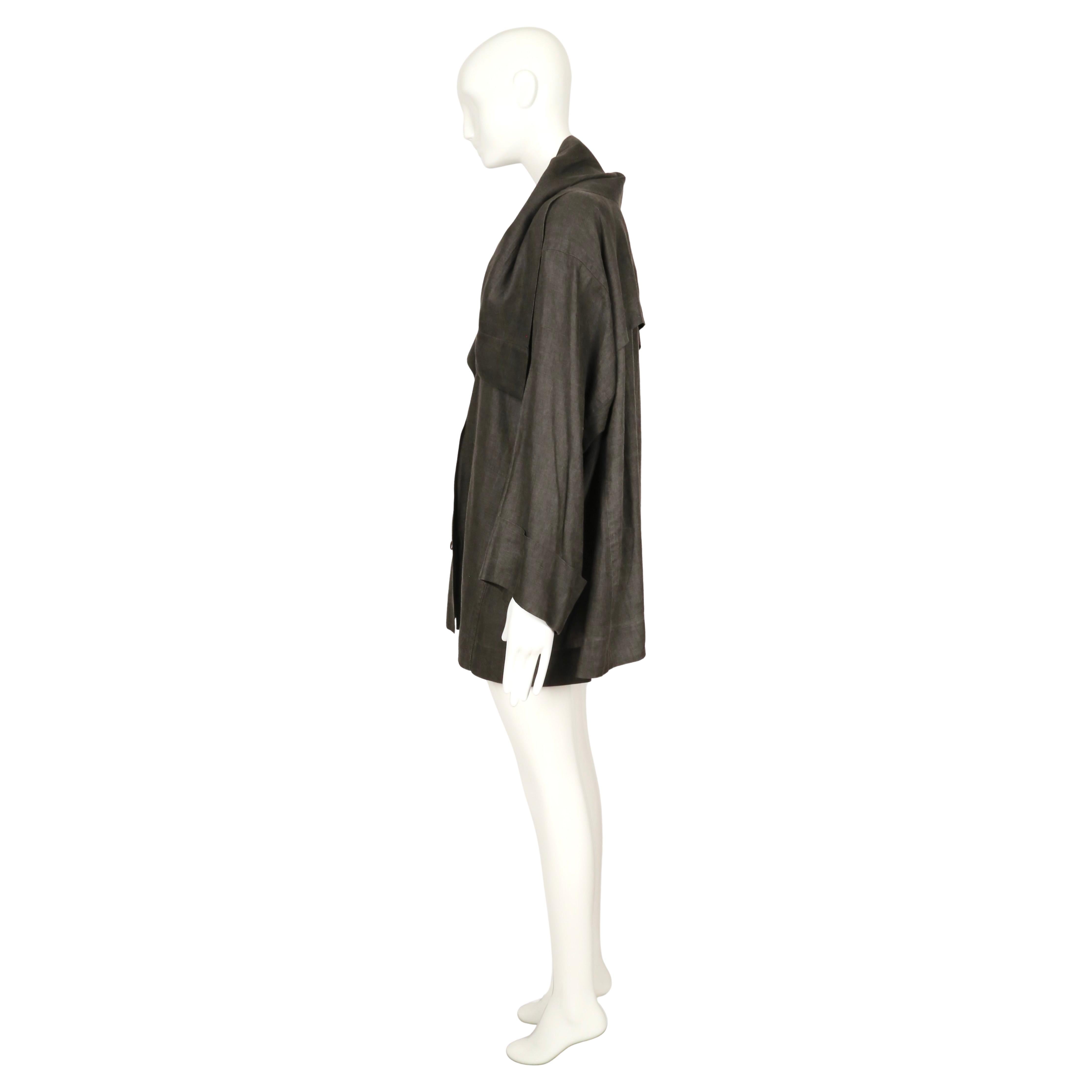 1989 ISSEY MIYAKE draped linen RUNWAY coat with unique button closure im Angebot 1