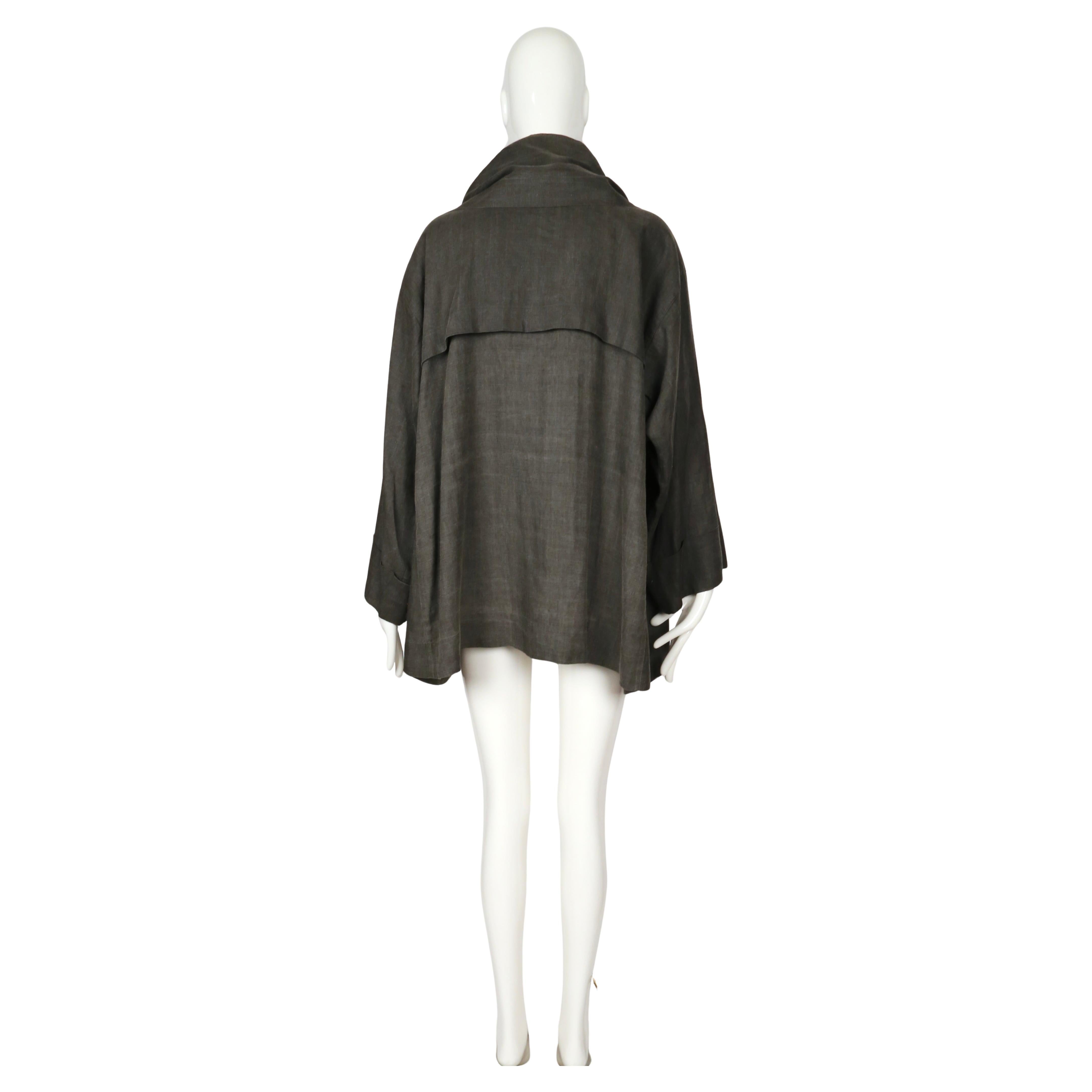 1989 ISSEY MIYAKE draped linen RUNWAY coat with unique button closure im Angebot 4