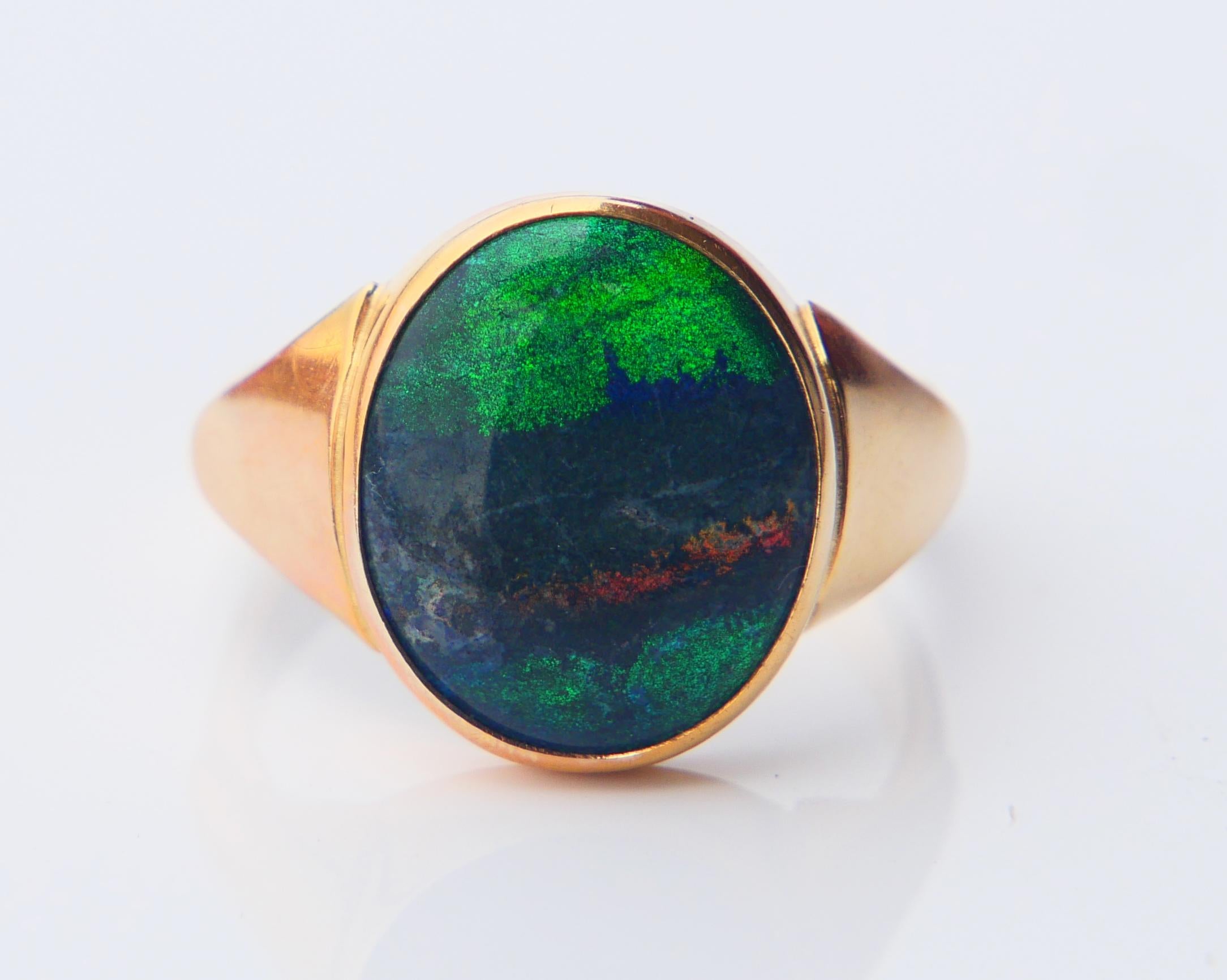 Ring for Men adorned with bezel Opal triplet measuring 15 mm x 12 mm . Crown is 4 mm deep. 

Full set of Swedish hallmarks, 18k, maker's and date code is P10 / hand - made in 1989.

Fine used condition. Some scratches on the setting visible under 