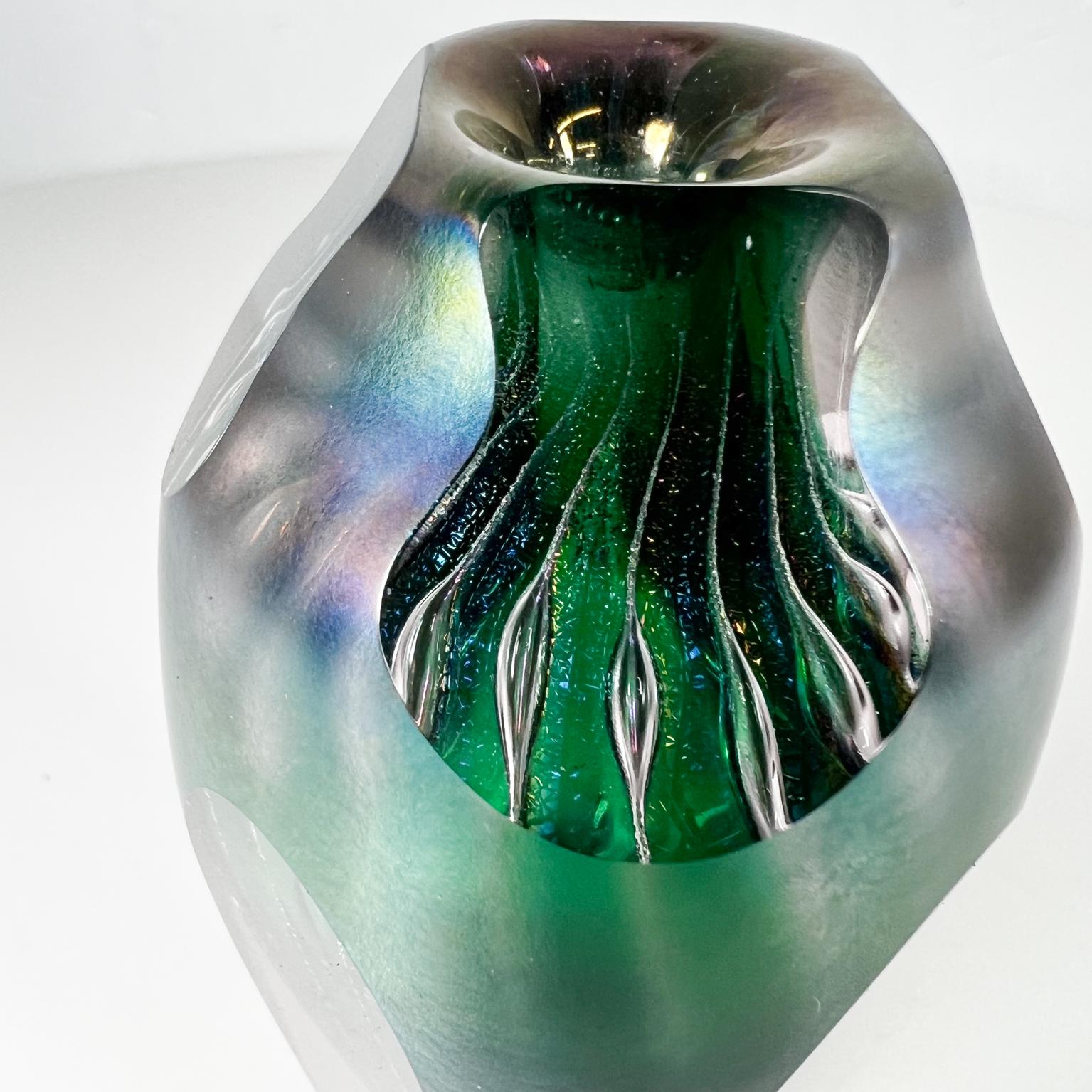 1989 Studio Handblown Art Glass Green Vase Brian Maytum For Sale 4