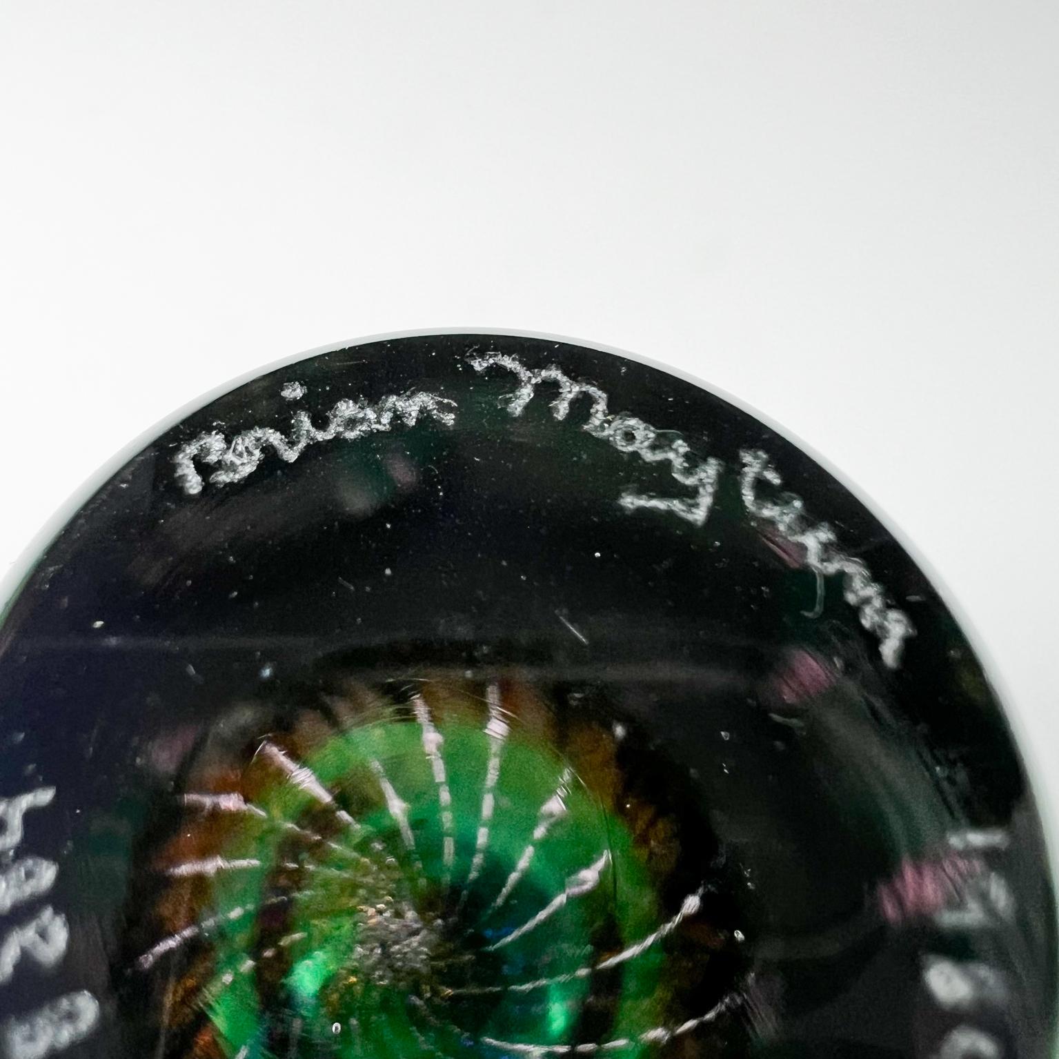 1989 Studio Handblown Art Glass Green Vase Brian Maytum For Sale 9