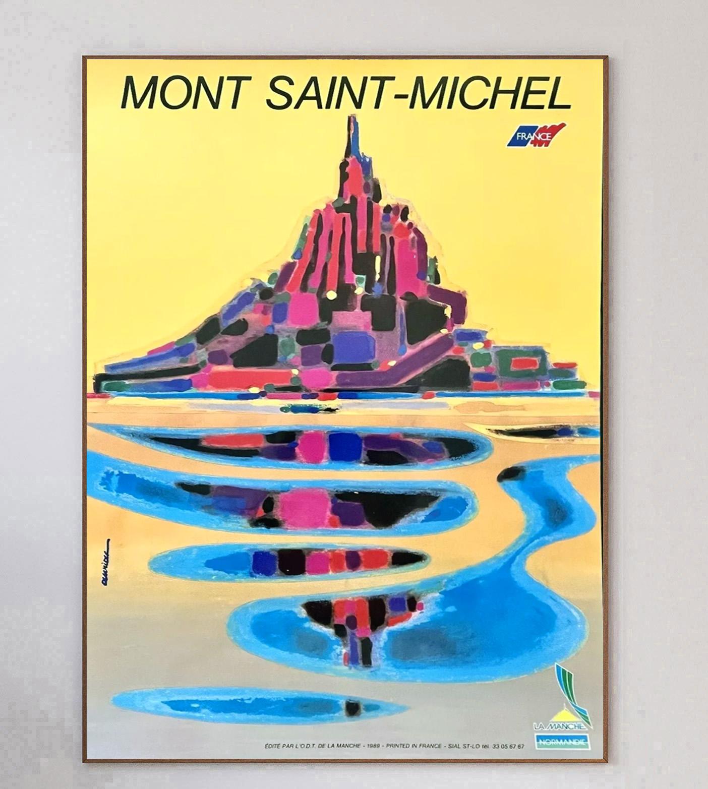 Charmantes Plakat zur Förderung des Tourismus auf dem Mont Saint-Michel, der berühmten Gezeiteninsel in der Normandie, Frankreich, im Ärmelkanal. Diese schöne und lebendige Sommerszene mit dem lebendigen Kunstwerk des berühmten französischen