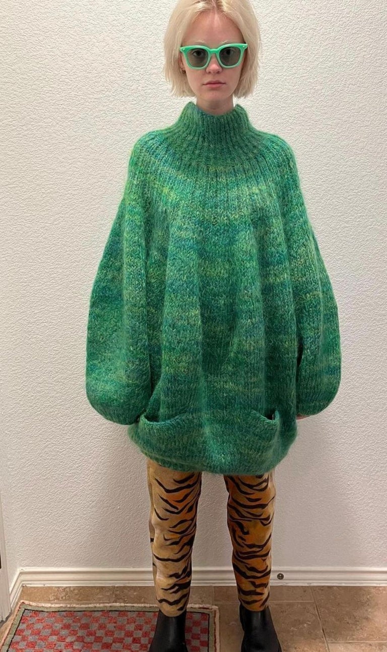 1989 Perry Ellis by Marc Jacobs oversized sweater  In Excellent Condition For Sale In Austin, TX