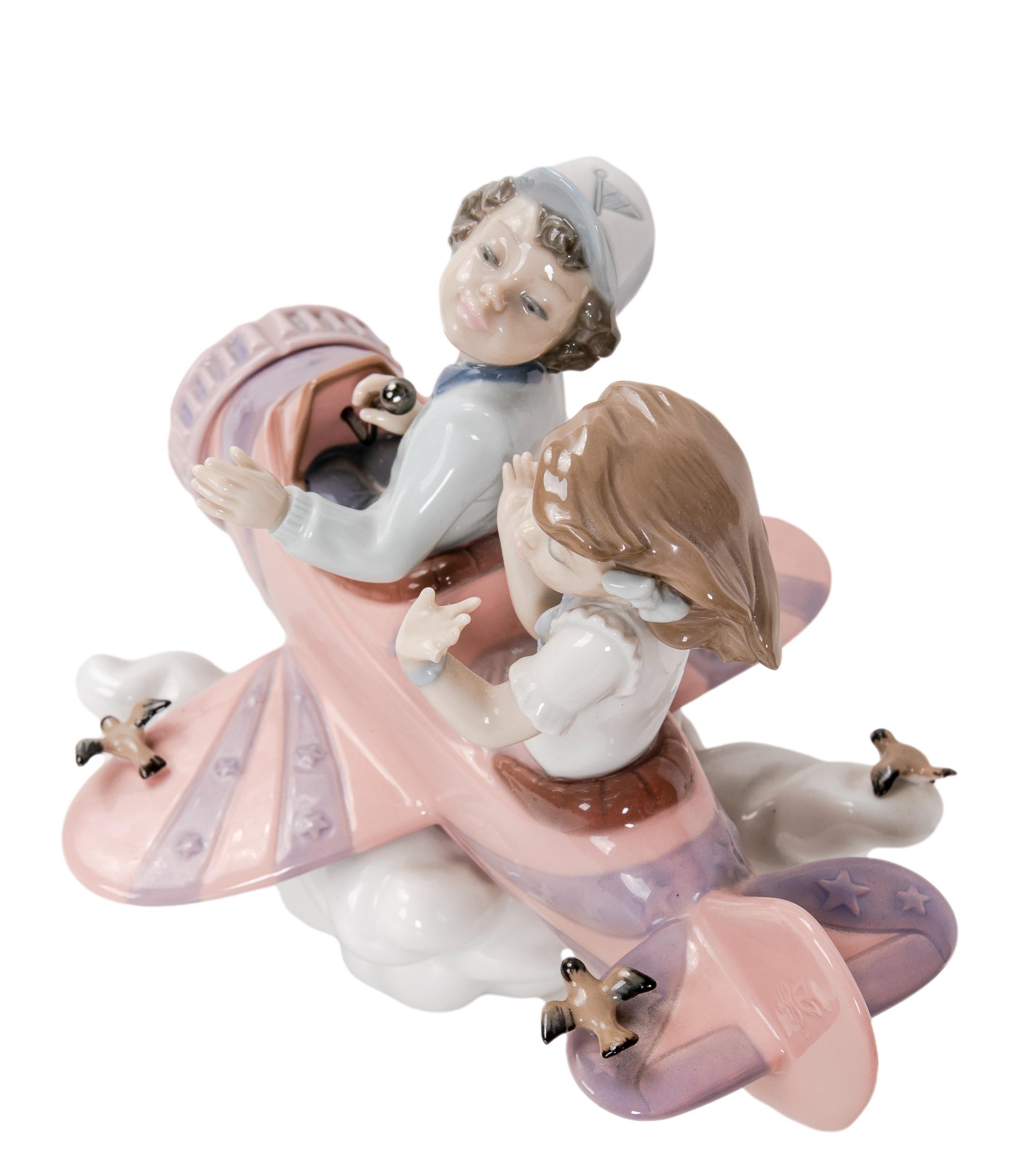 1989 Porcelain Figure of Children in Airplane Signed by the House of LLadró For Sale 9