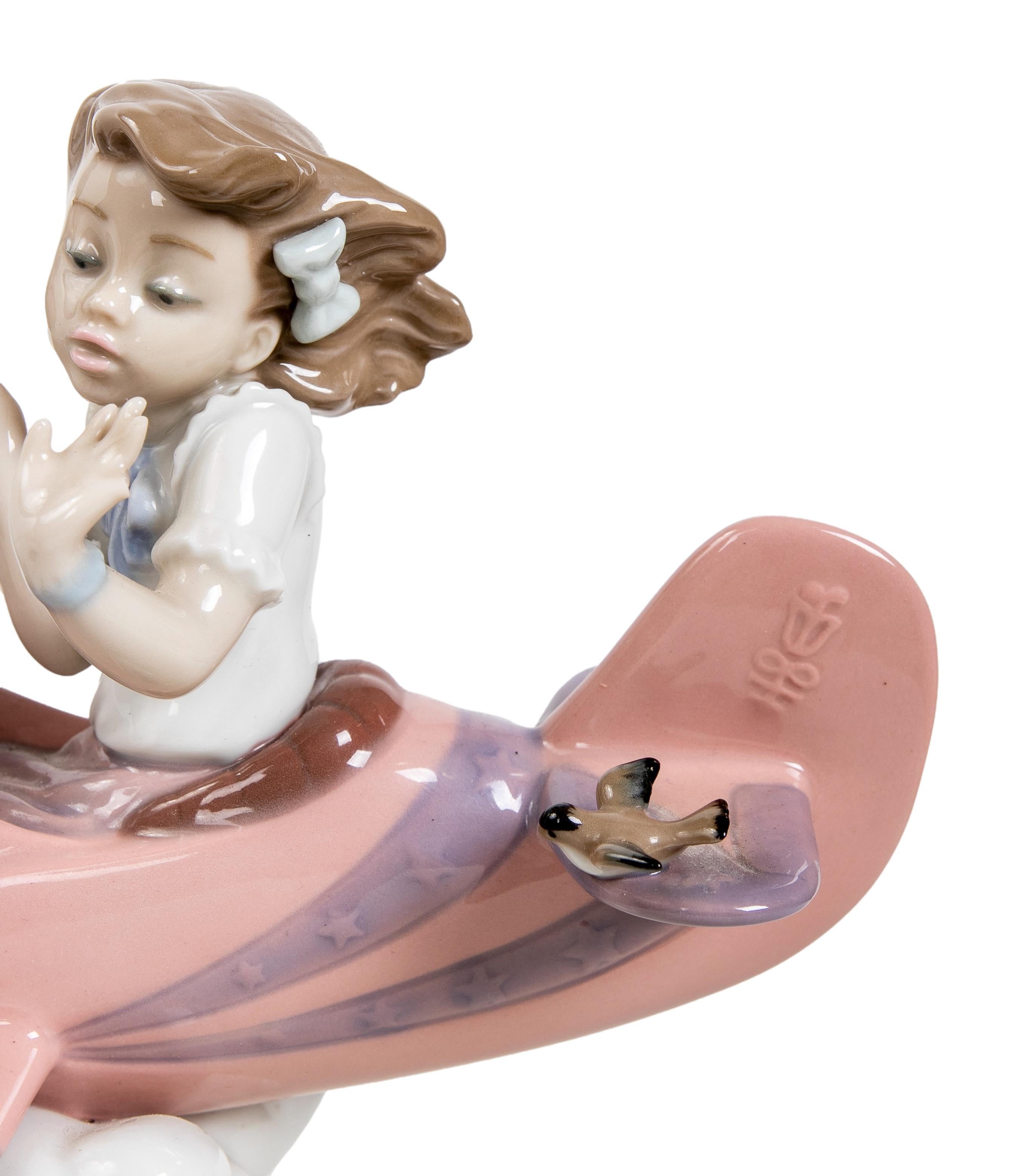 1989 Porcelain Figure of Children in Airplane Signed by the House of LLadró For Sale 4