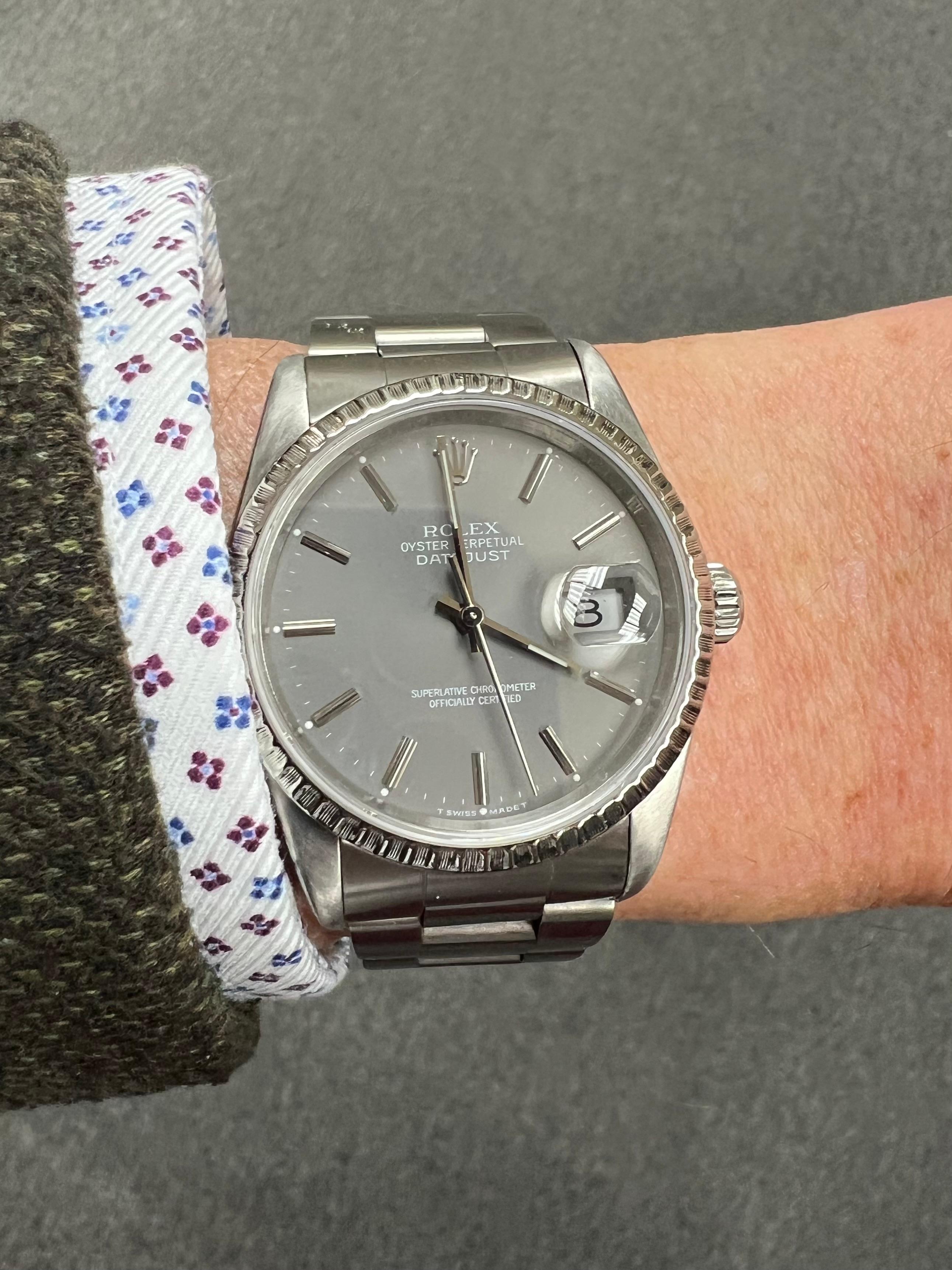 1989 Rolex Datejust Oyster Perpetual Gray Dial Stainless Armbanduhr.

   Für Ihre Betrachtung haben wir diese 1989 Rolex Datejust Oyster Perpetual Edelstahl-Armbanduhr,   Die  Die Referenznummer ist 16220 in  Edelstahl mit gedrehter Lünette und