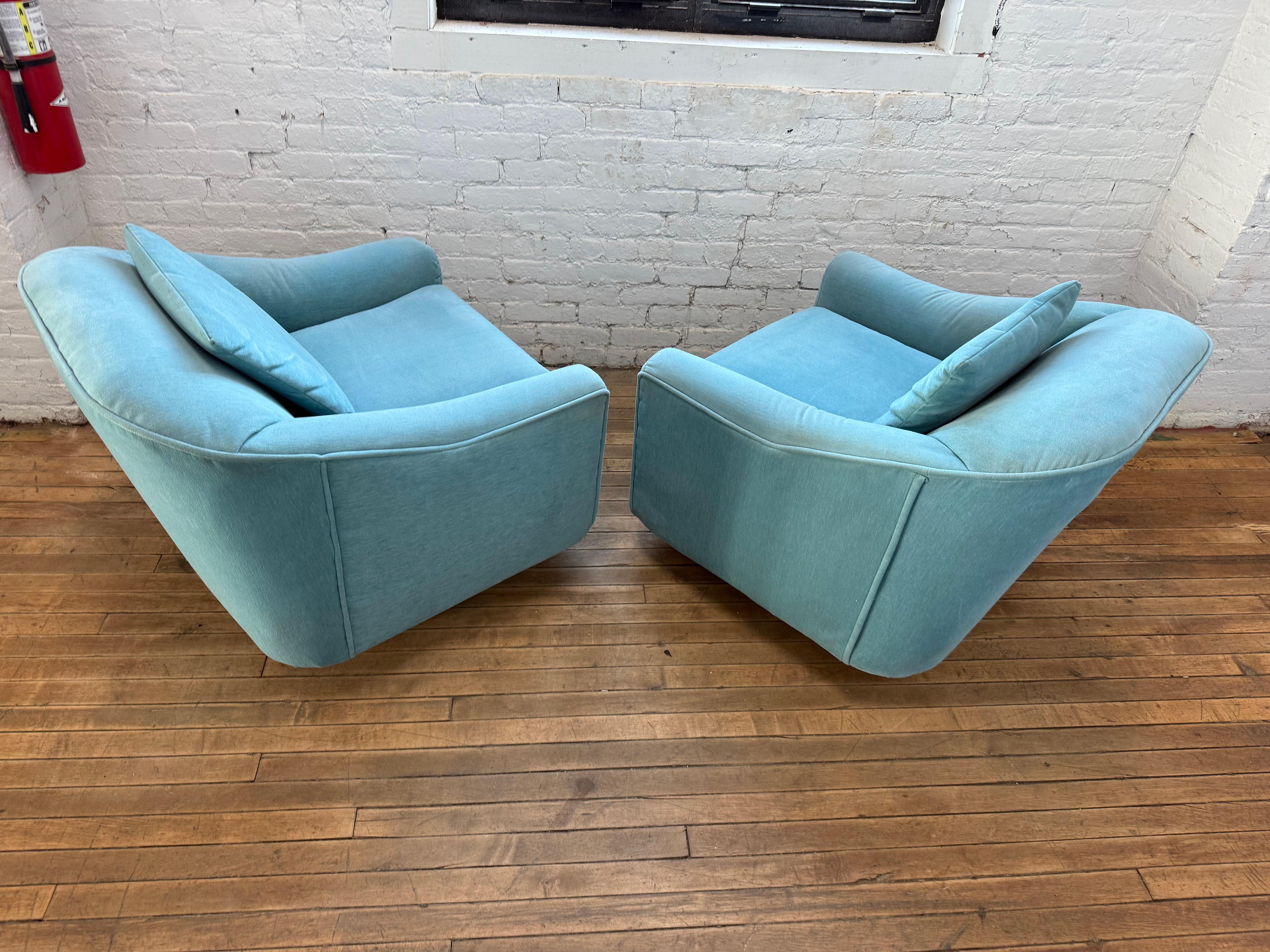 Late 20th Century 1989 Teal Swivel Chairs and an ottoman For Sale