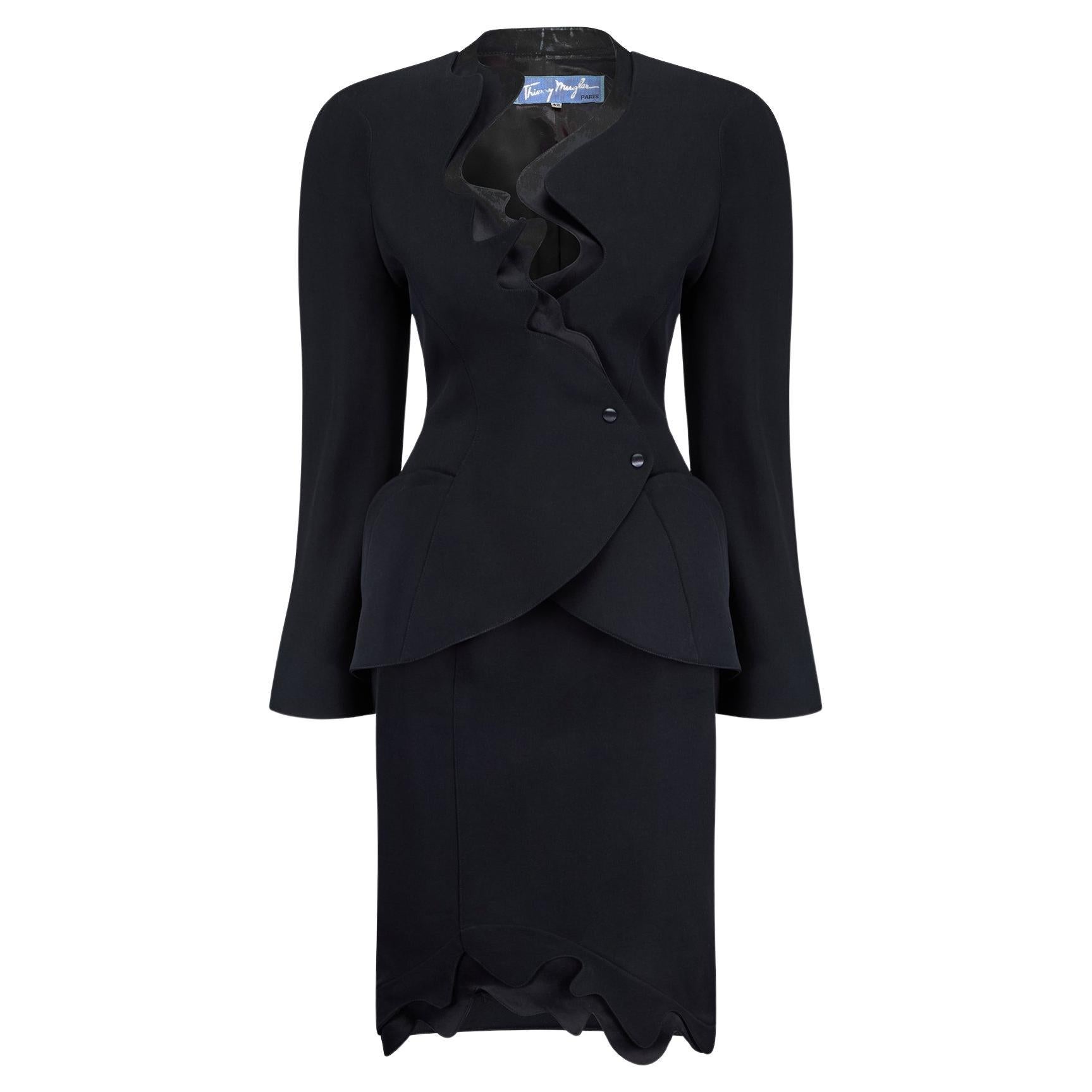 1989 Thierry Mugler Buick Kollektion Schwarzer Anzug mit geschwungenem Saum Rock und Rock im Angebot