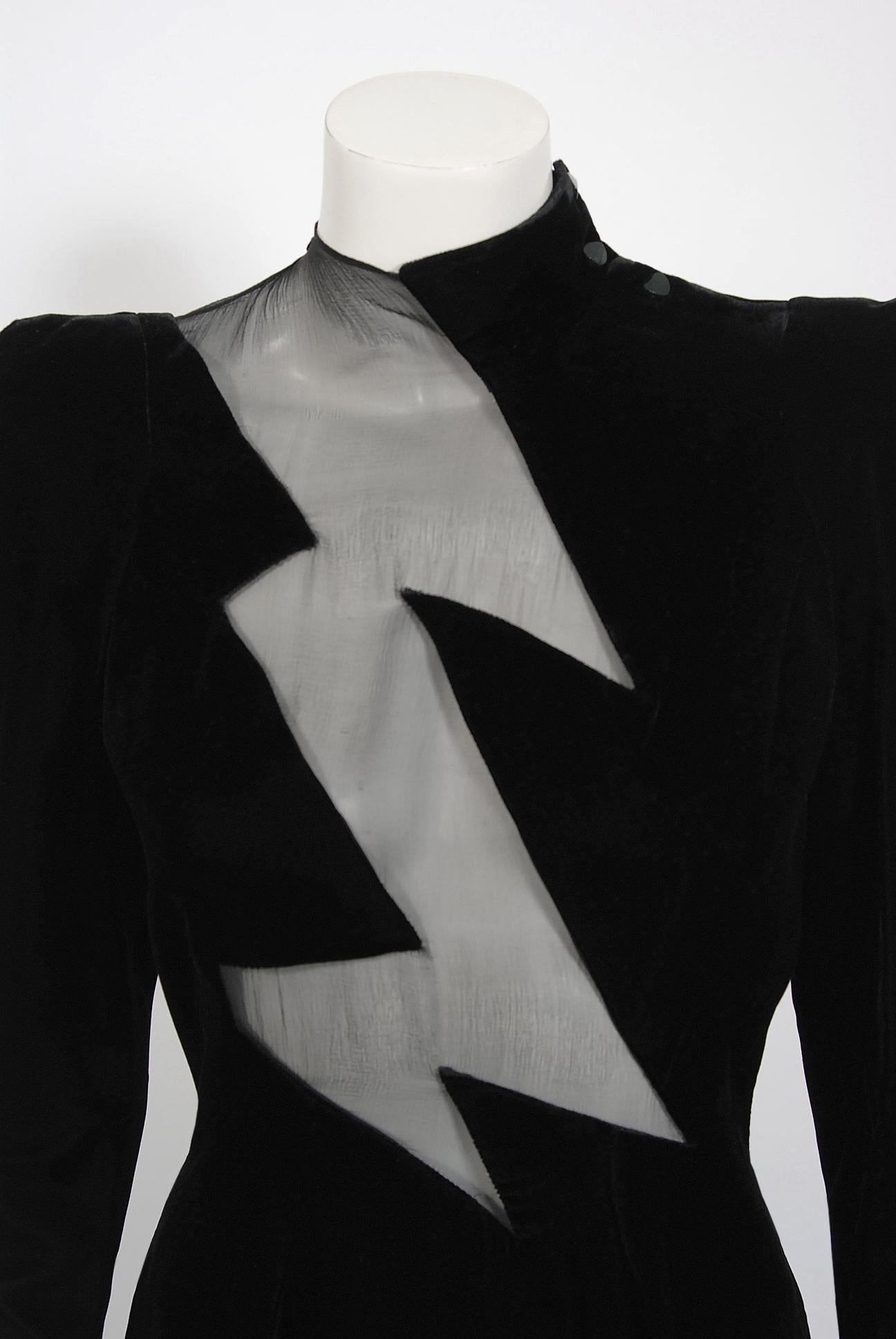 1989 Thierry Mugler Runway Black Velvet Lightning Bolt Sheer Illusion Dress (robe éclair en velours noir) Bon état à Beverly Hills, CA