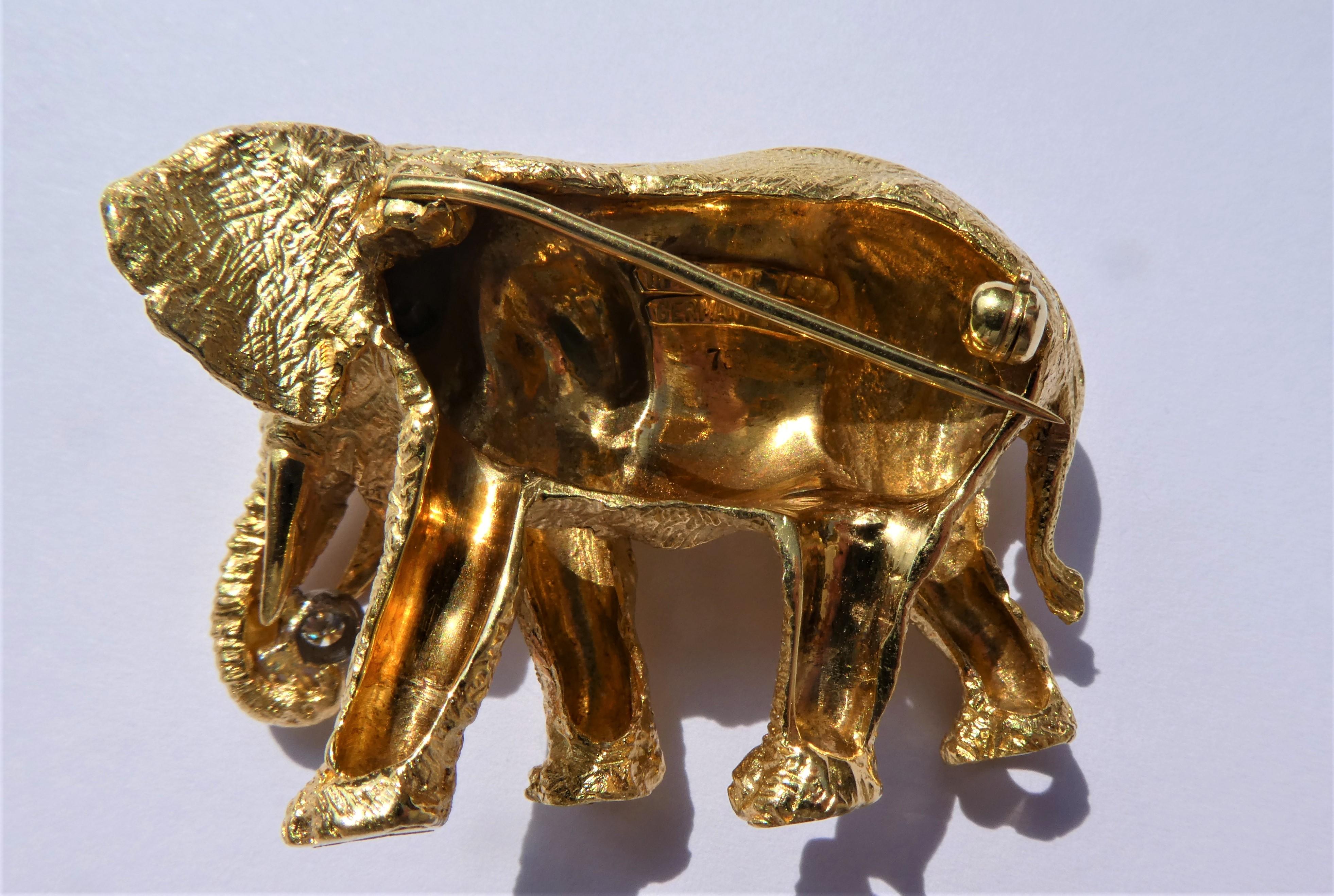 Women's or Men's 1989 Tiffany & Co. 18 Karat Yellow Gold Diamond Sapphires Elephant Brooch For Sale